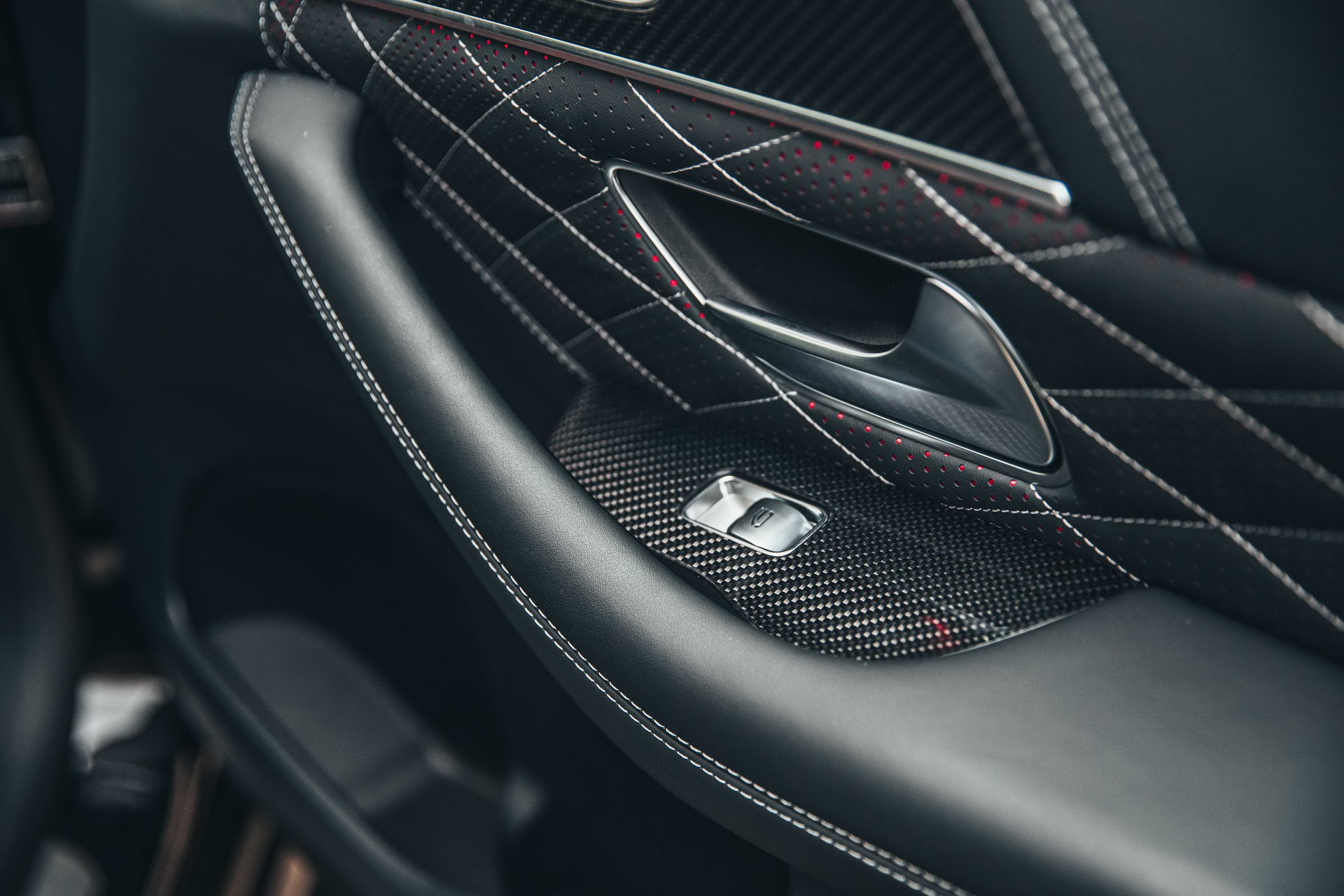 Brabus Puts Mercedes-AMG GLS 63 Into A Nightclub Bouncer Suit