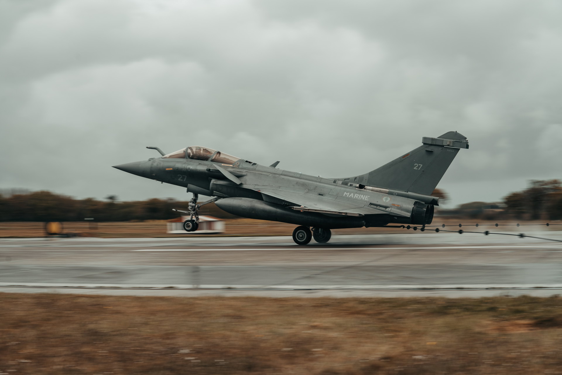 Bugatti Chiron Sport And Rafale Fighter Jet Meet In Asphalt-Vibrating Race