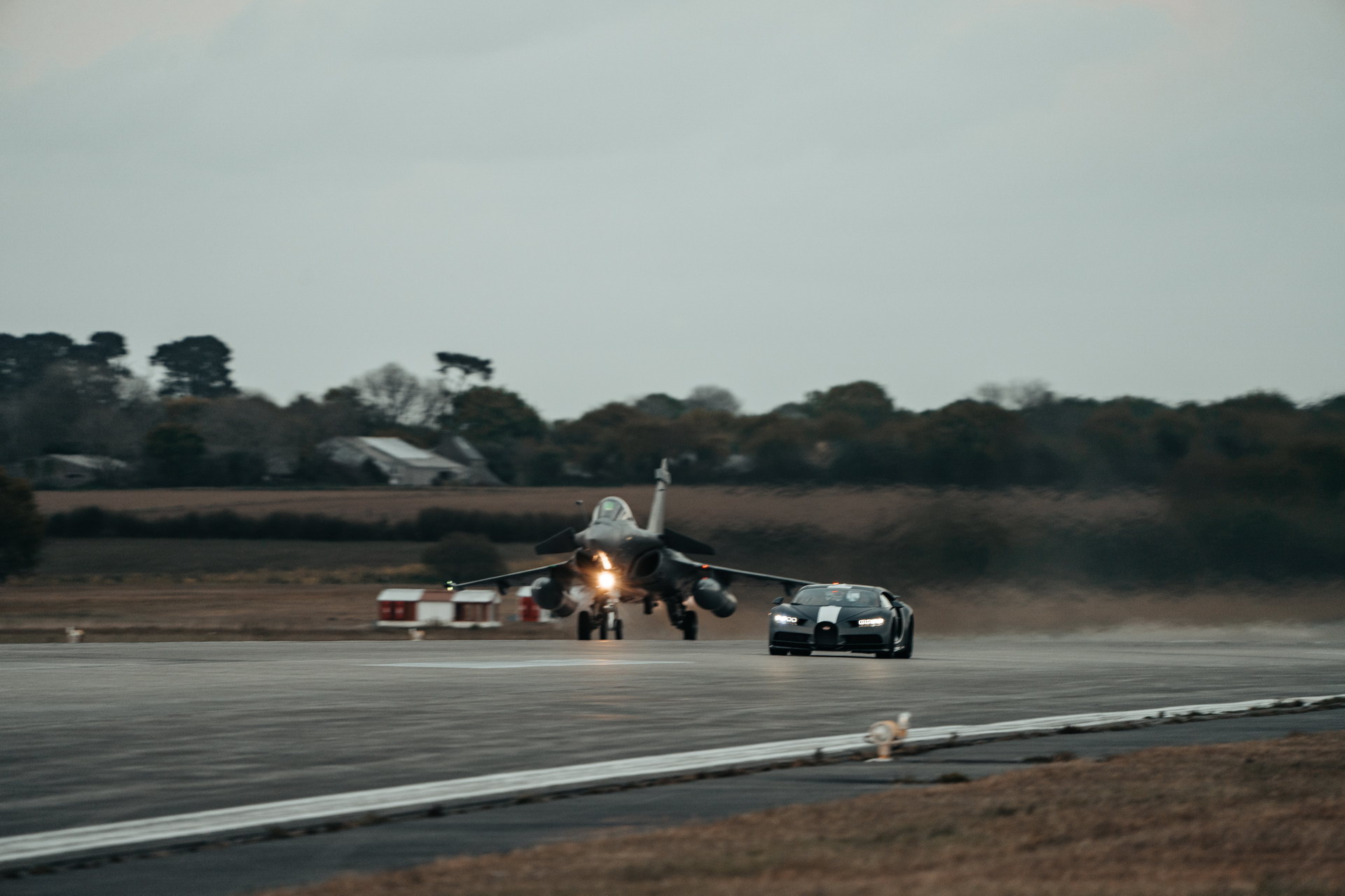 Bugatti Chiron Sport And Rafale Fighter Jet Meet In Asphalt-Vibrating Race