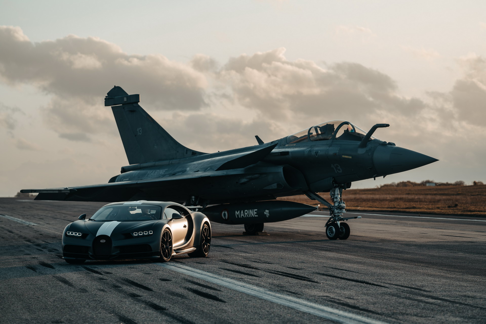 Bugatti Chiron Sport And Rafale Fighter Jet Meet In Asphalt-Vibrating Race