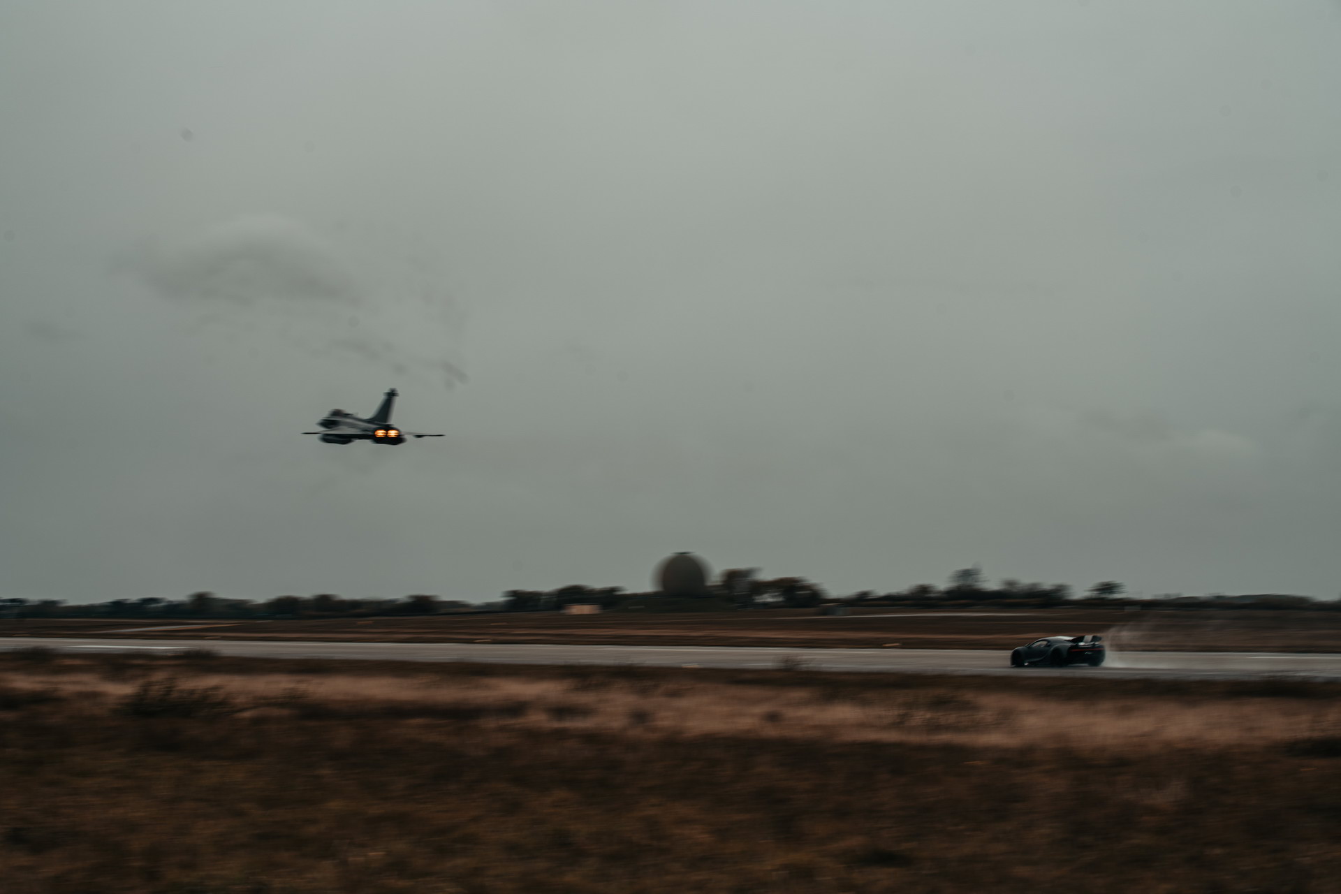 Bugatti Chiron Sport And Rafale Fighter Jet Meet In Asphalt-Vibrating Race