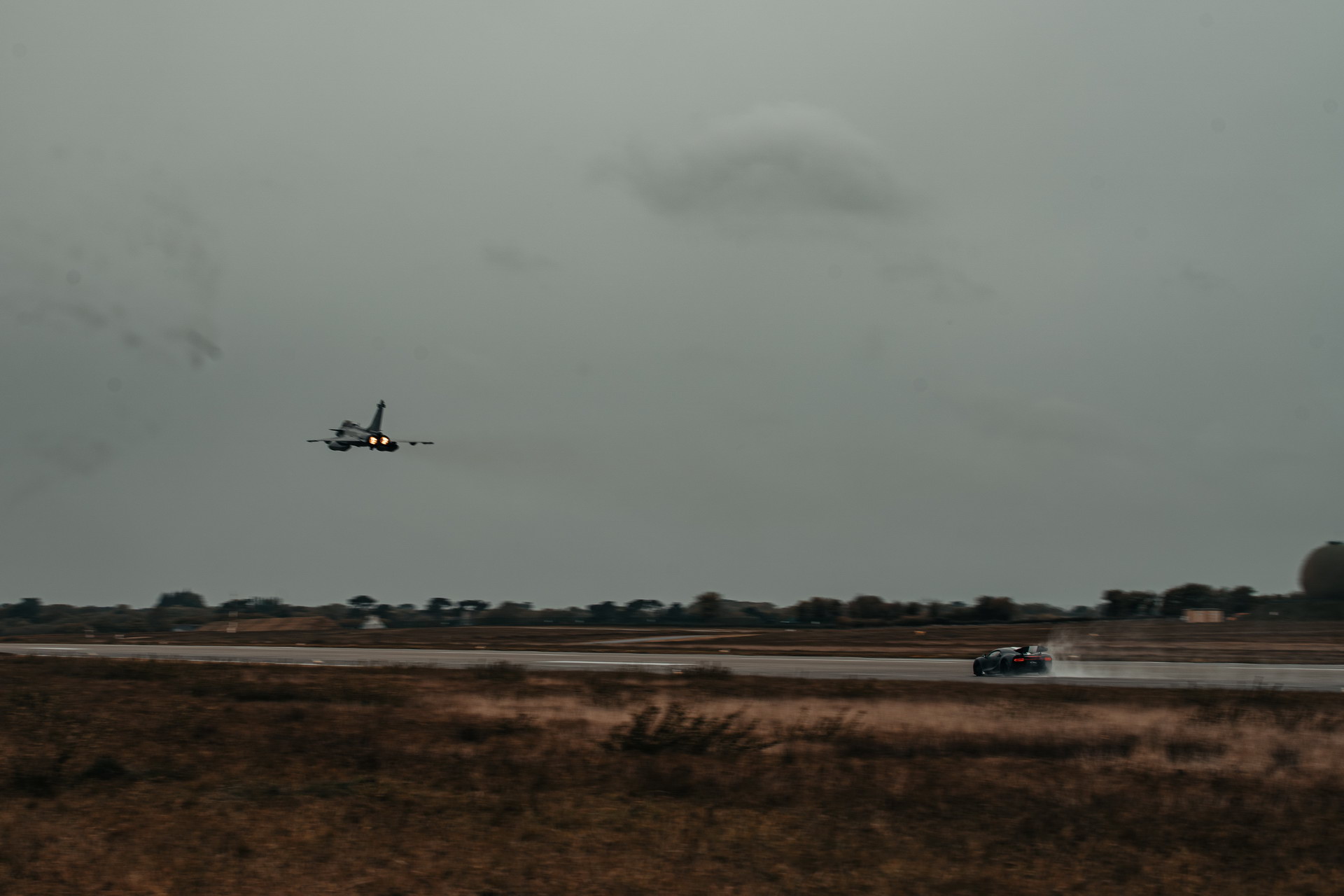 Bugatti Chiron Sport And Rafale Fighter Jet Meet In Asphalt-Vibrating Race