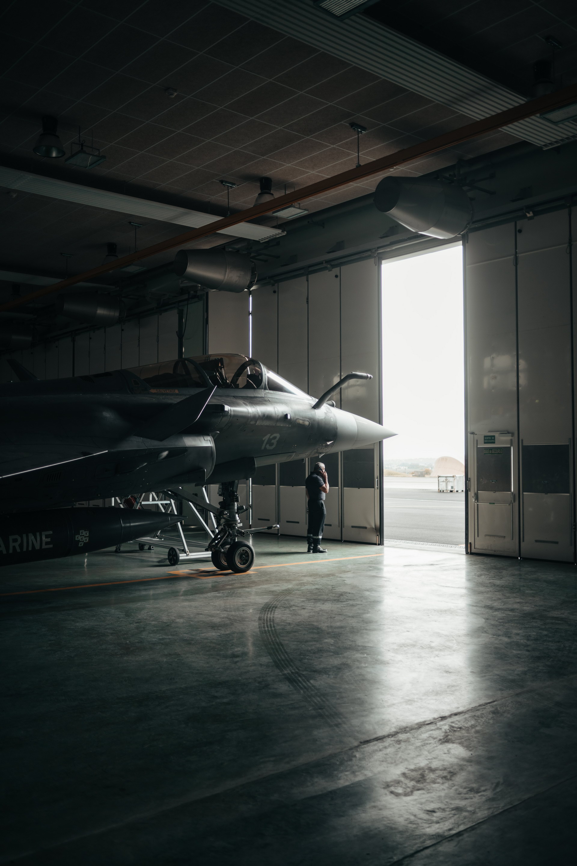 Bugatti Chiron Sport And Rafale Fighter Jet Meet In Asphalt-Vibrating Race