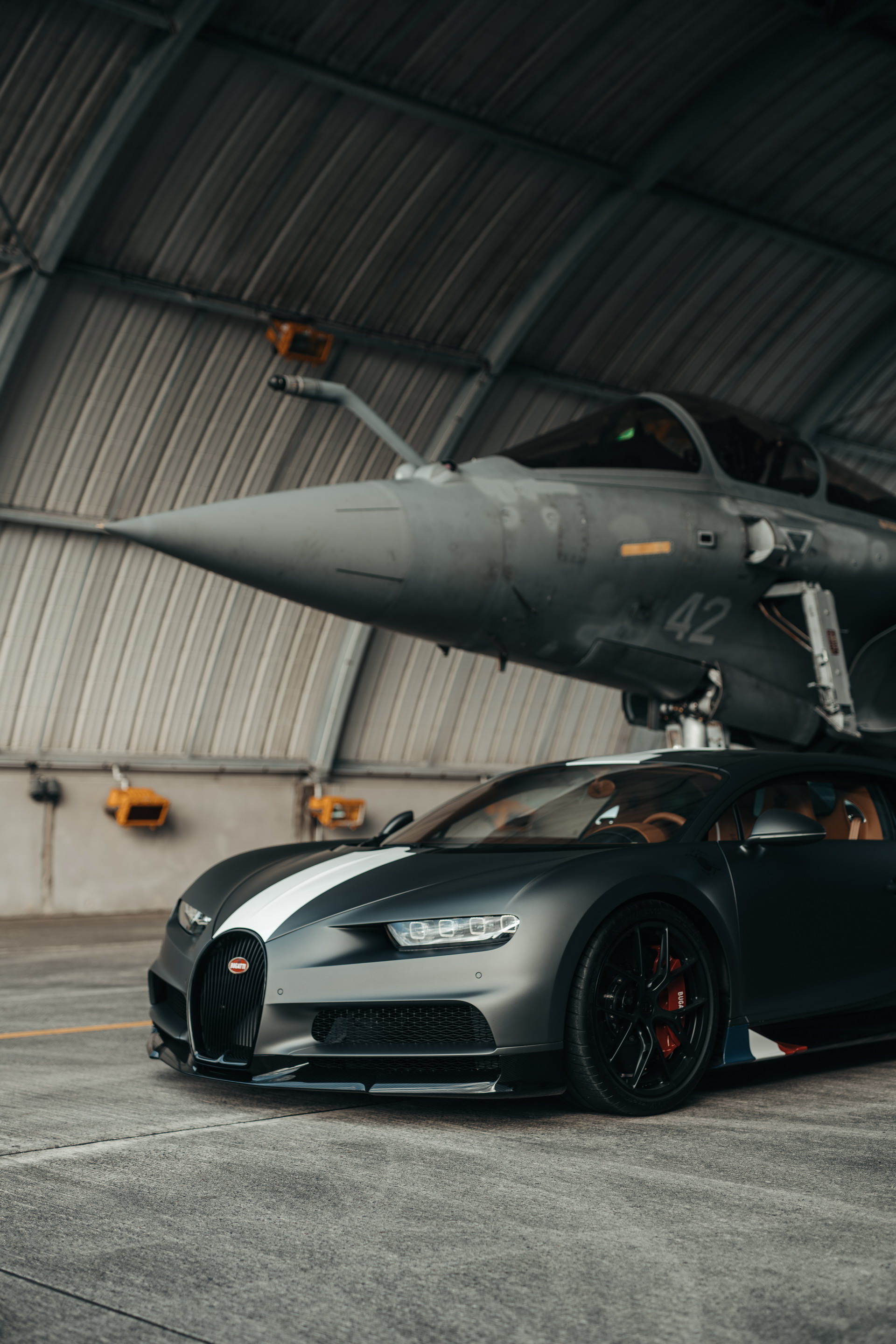 Bugatti Chiron Sport And Rafale Fighter Jet Meet In Asphalt-Vibrating Race