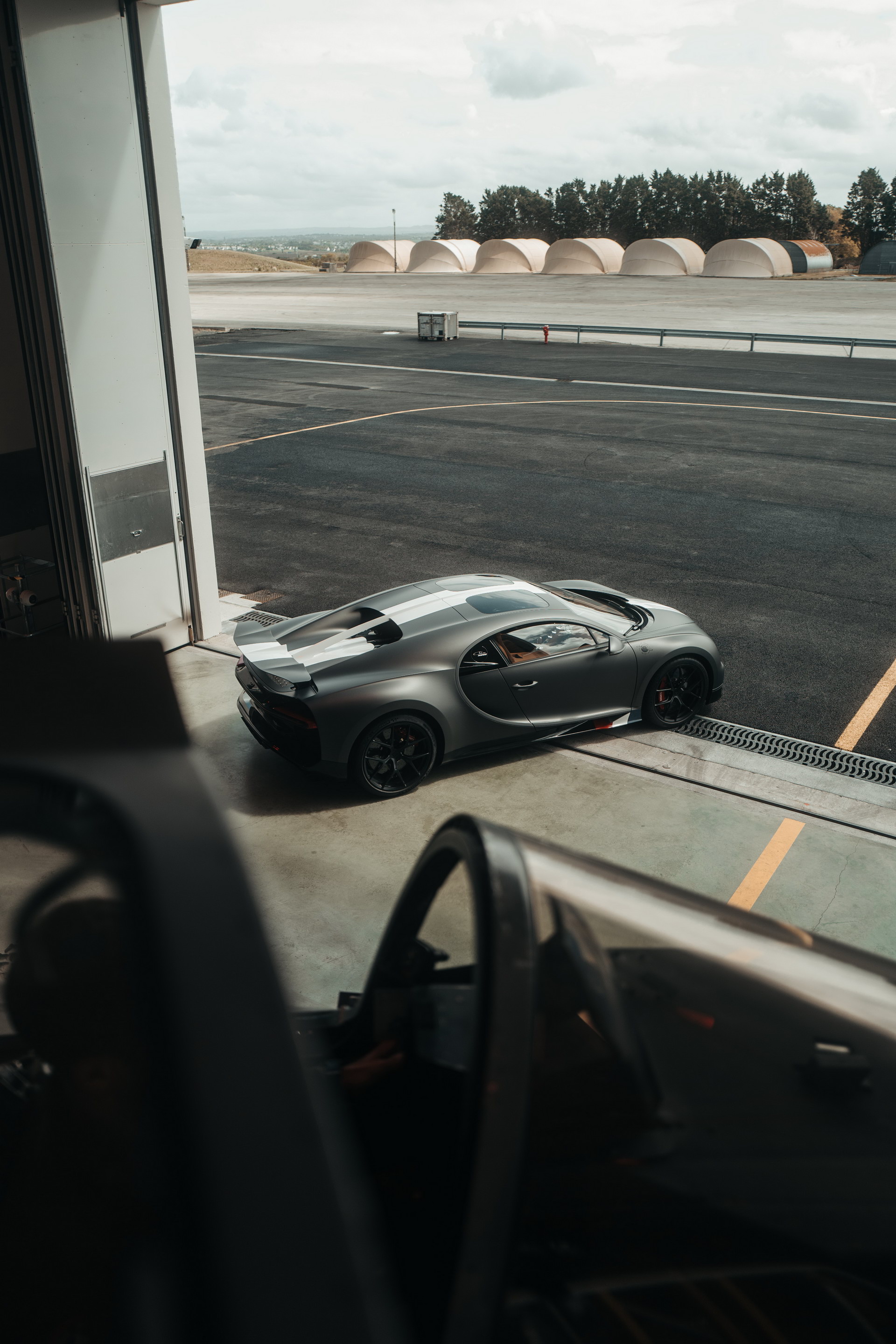 Bugatti Chiron Sport And Rafale Fighter Jet Meet In Asphalt-Vibrating Race