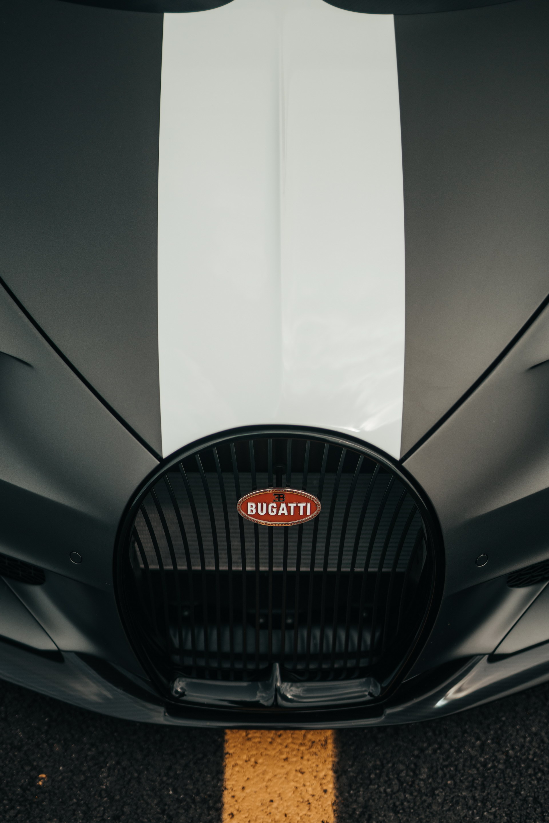 Bugatti Chiron Sport And Rafale Fighter Jet Meet In Asphalt-Vibrating Race