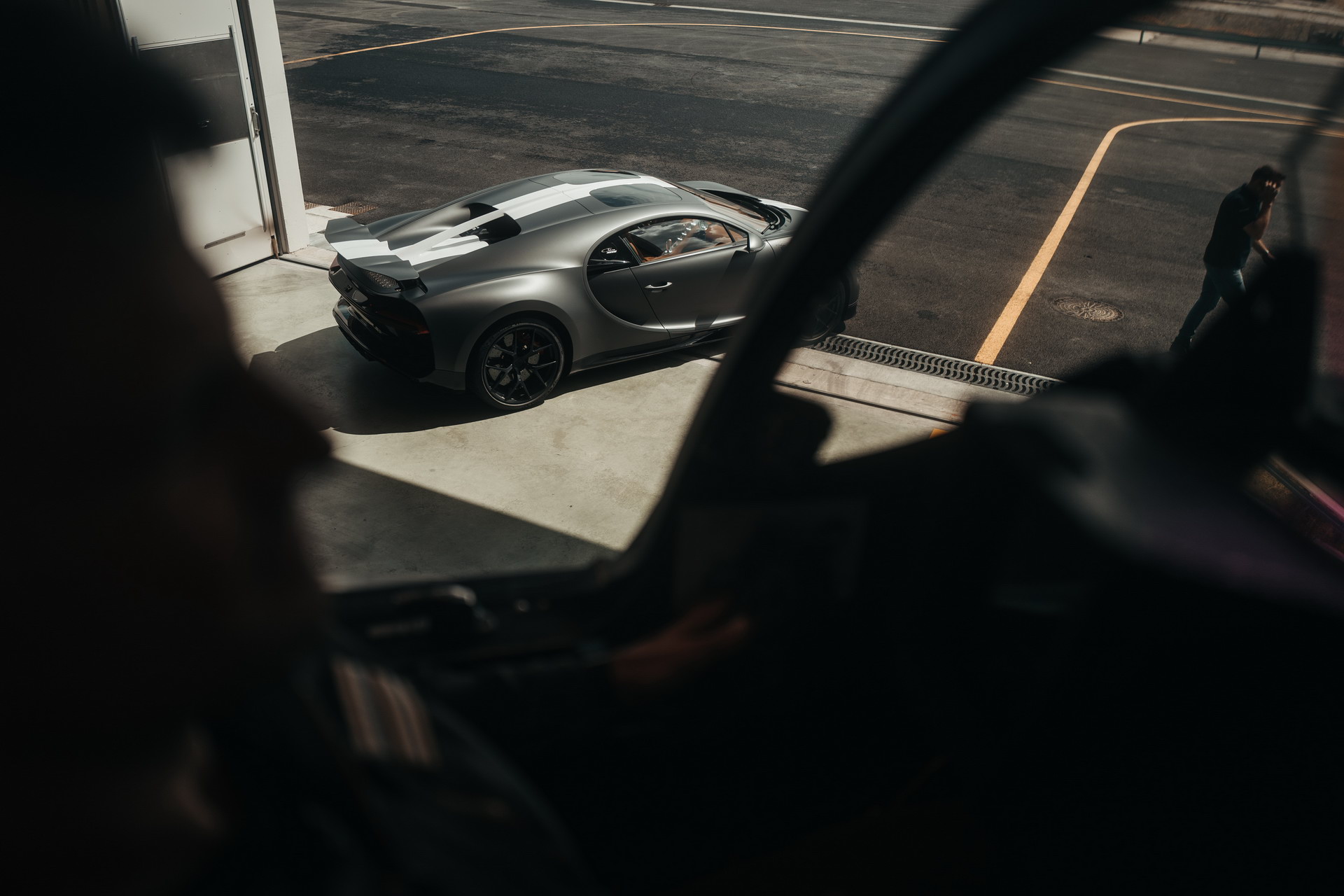 Bugatti Chiron Sport And Rafale Fighter Jet Meet In Asphalt-Vibrating Race