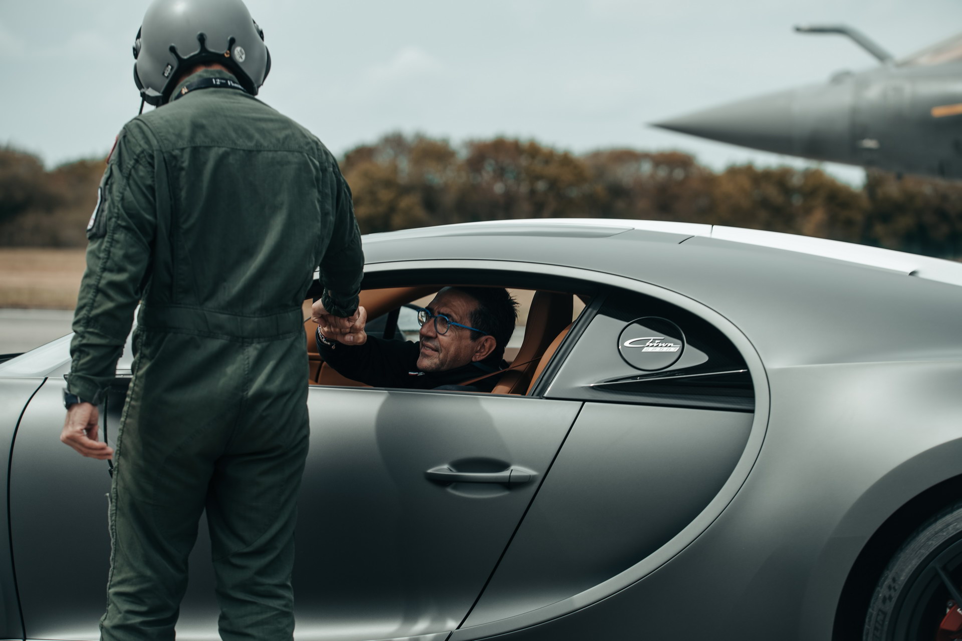 Bugatti Chiron Sport And Rafale Fighter Jet Meet In Asphalt-Vibrating Race