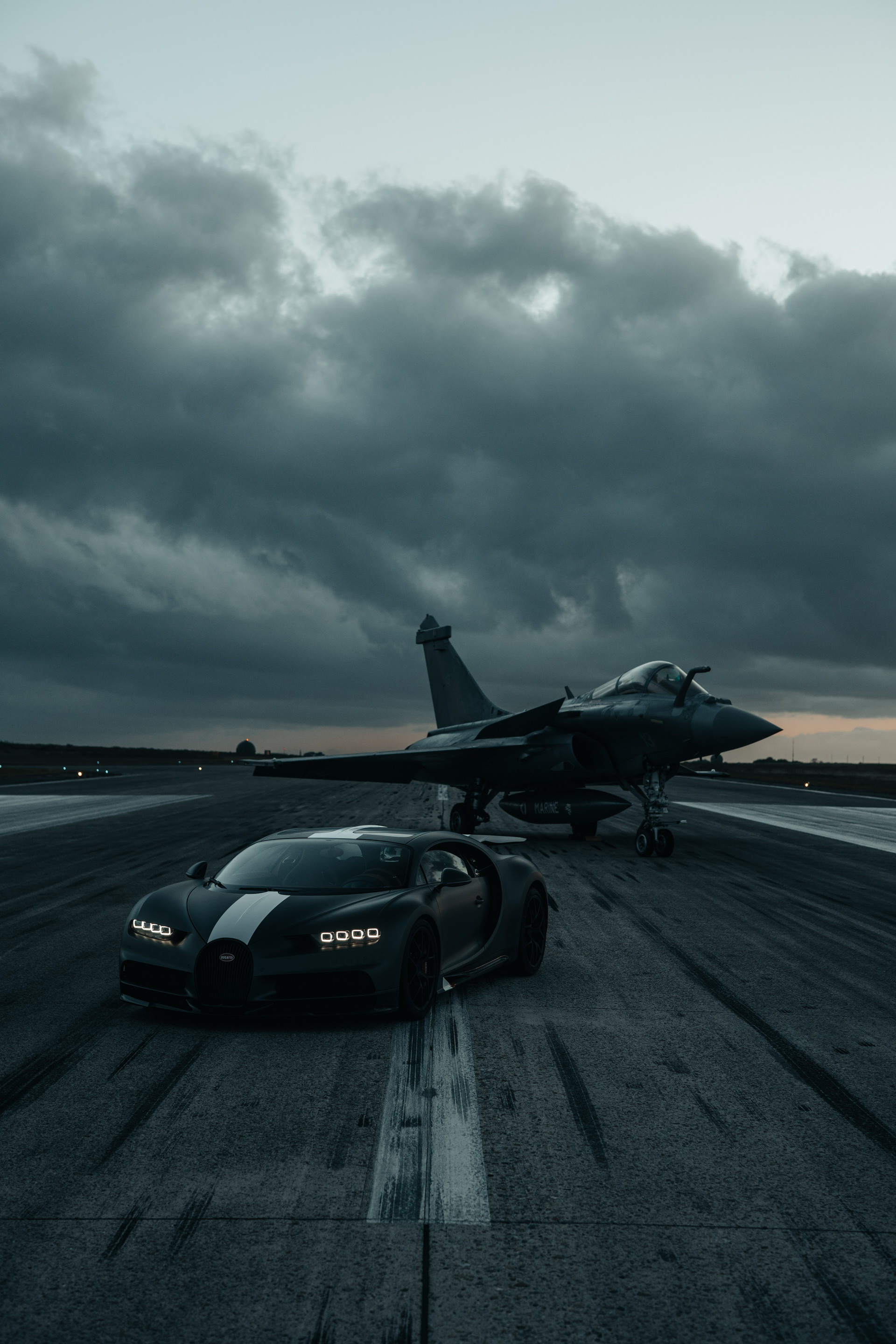 Bugatti Chiron Sport And Rafale Fighter Jet Meet In Asphalt-Vibrating Race