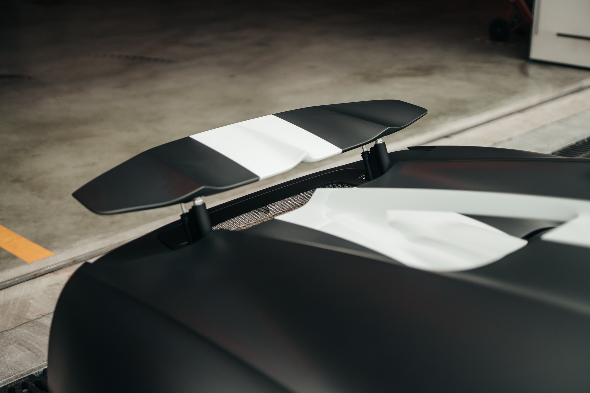 Bugatti Chiron Sport And Rafale Fighter Jet Meet In Asphalt-Vibrating Race