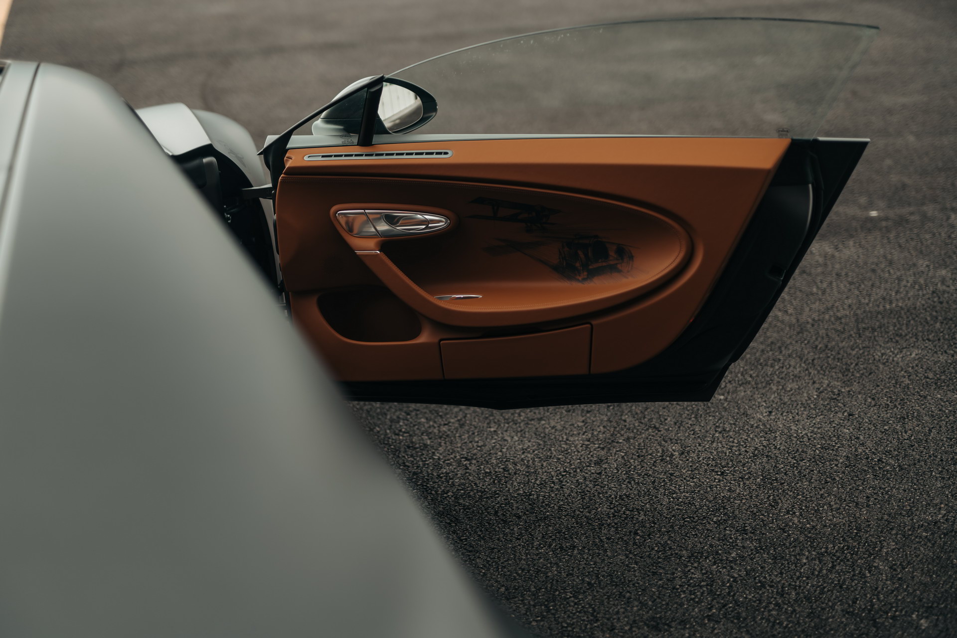 Bugatti Chiron Sport And Rafale Fighter Jet Meet In Asphalt-Vibrating Race