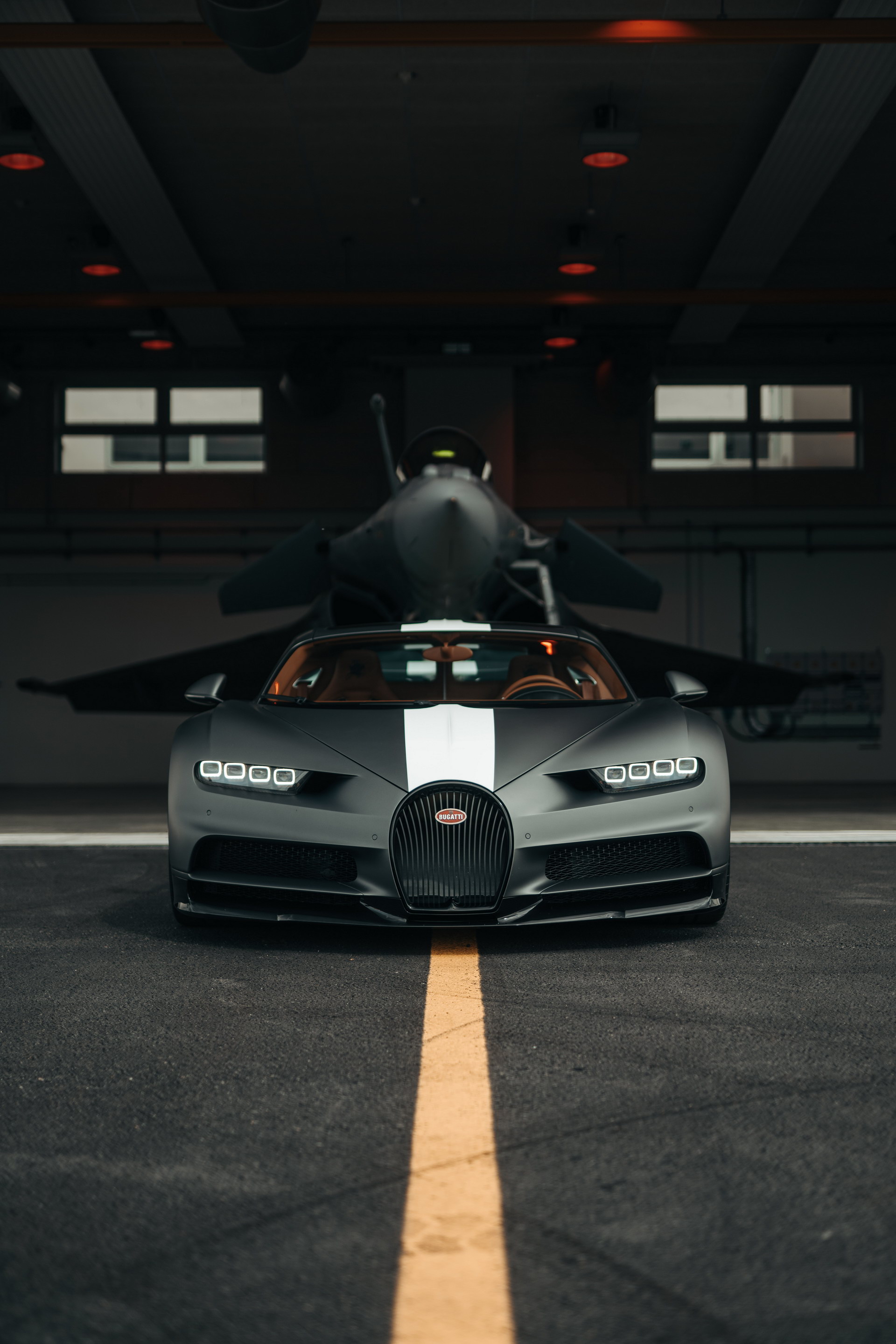 Bugatti Chiron Sport And Rafale Fighter Jet Meet In Asphalt-Vibrating Race
