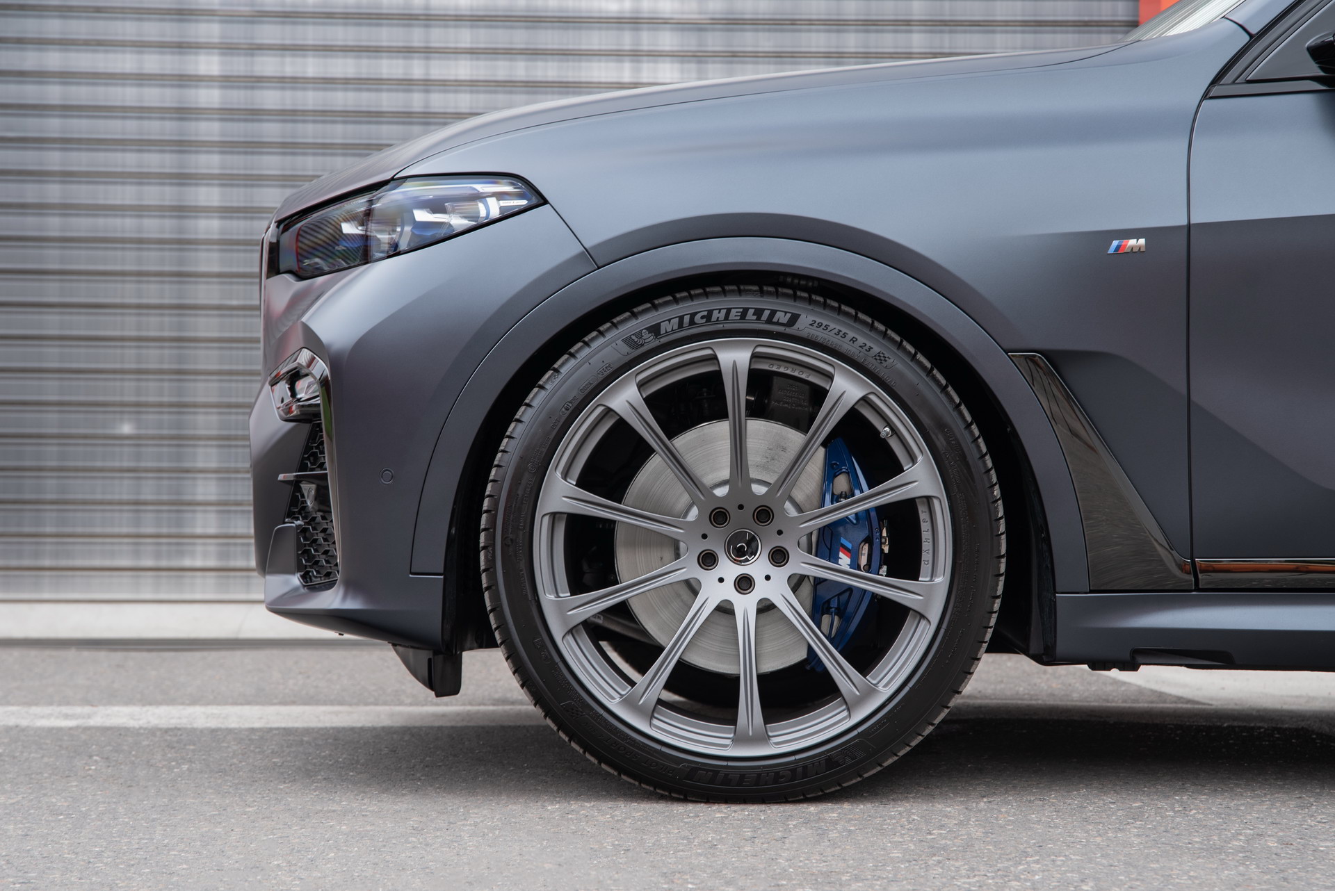 BMW X7 Goes Searching For An M Badge, Finds Dahler Who Gives It 630 PS