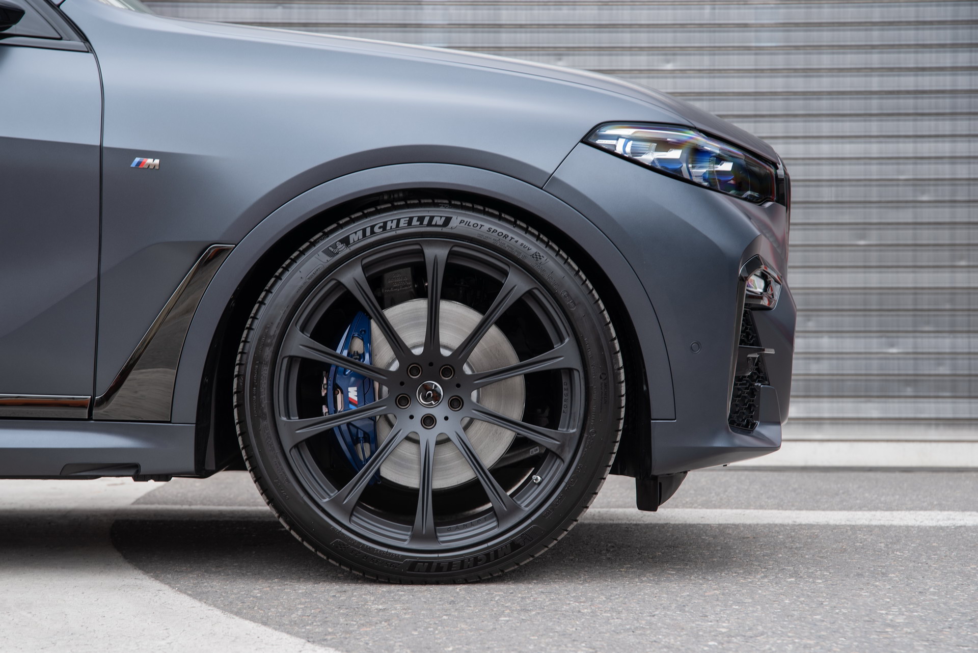 BMW X7 Goes Searching For An M Badge, Finds Dahler Who Gives It 630 PS