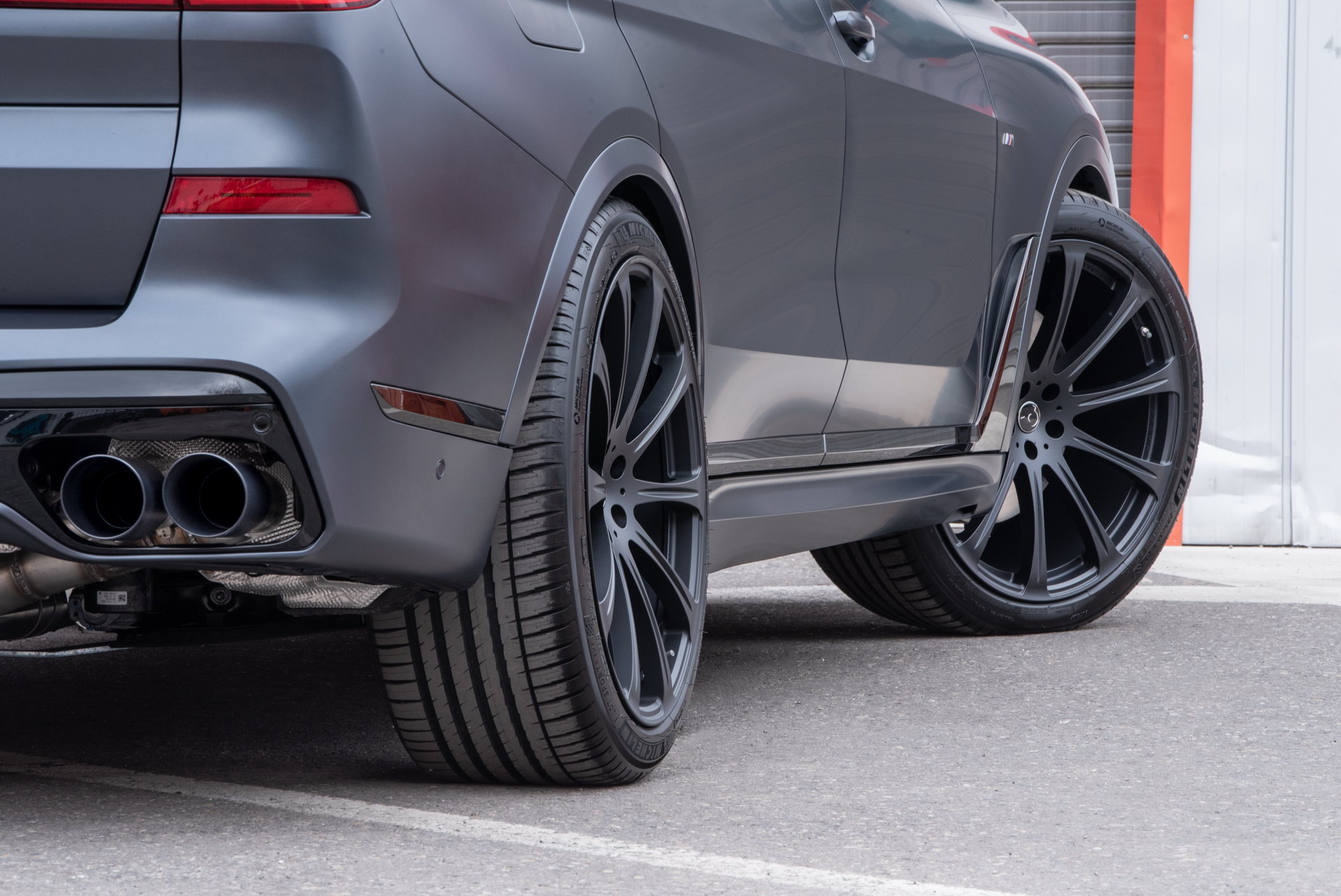 BMW X7 Goes Searching For An M Badge, Finds Dahler Who Gives It 630 PS