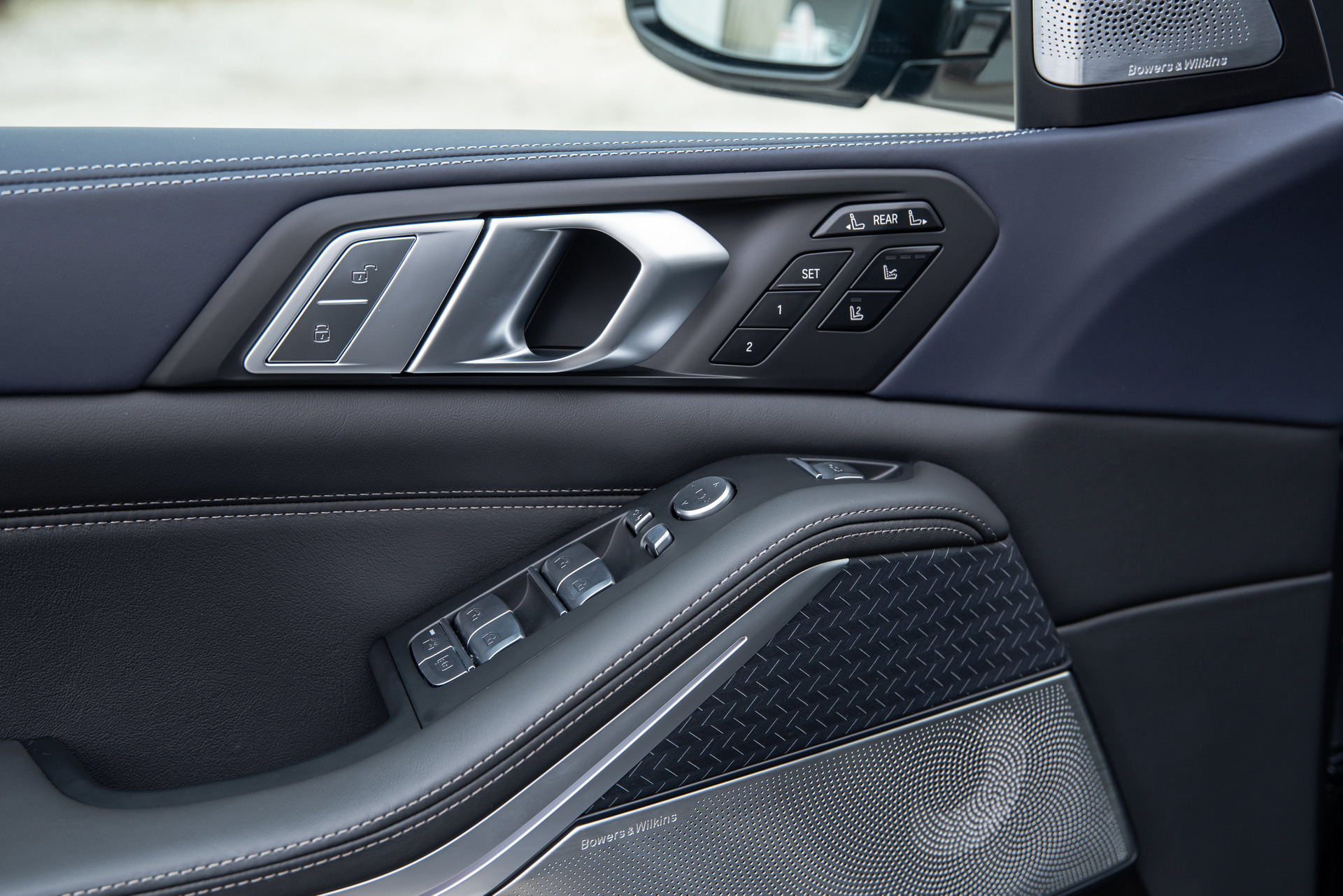 BMW X7 Goes Searching For An M Badge, Finds Dahler Who Gives It 630 PS