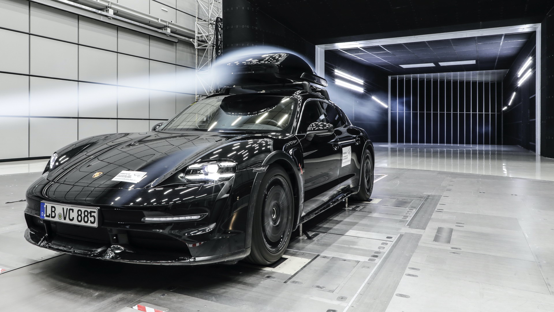 Porsche Presents New Aerodynamically-Optimized Roof Box