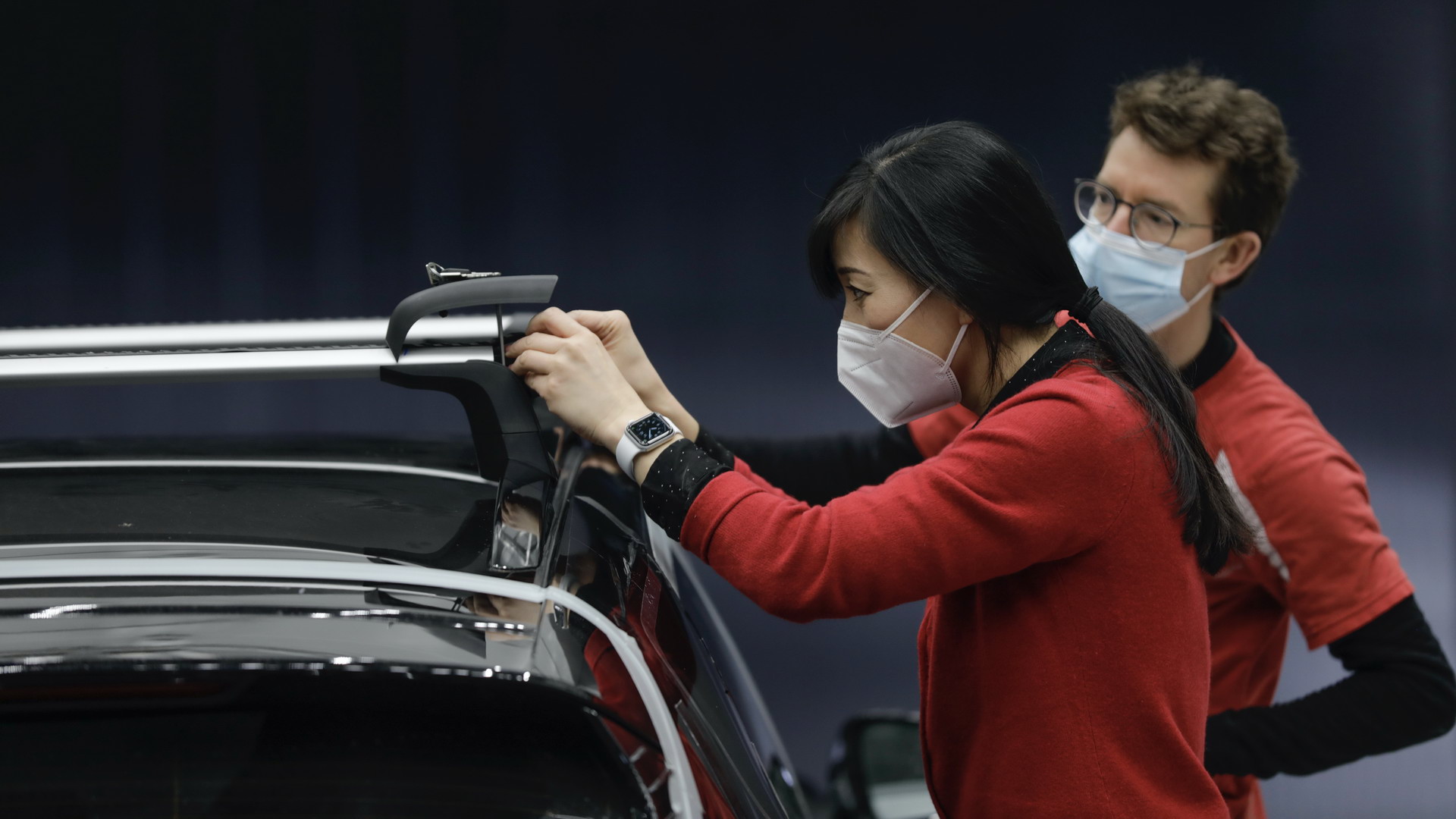 Porsche Presents New Aerodynamically-Optimized Roof Box