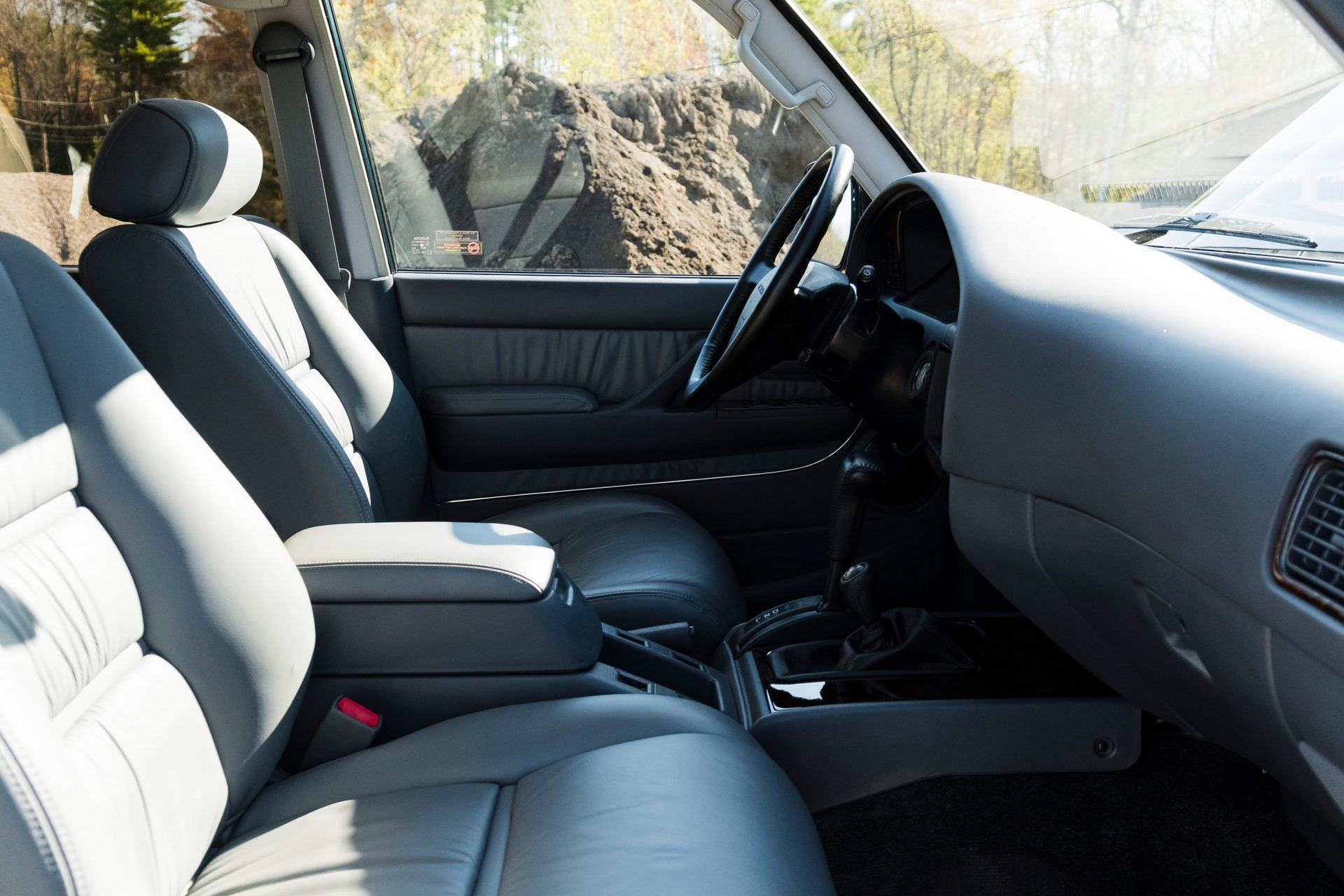 A 1k-Mile 1994 Toyota Land Cruiser Just Sold For A Whopping $136,000