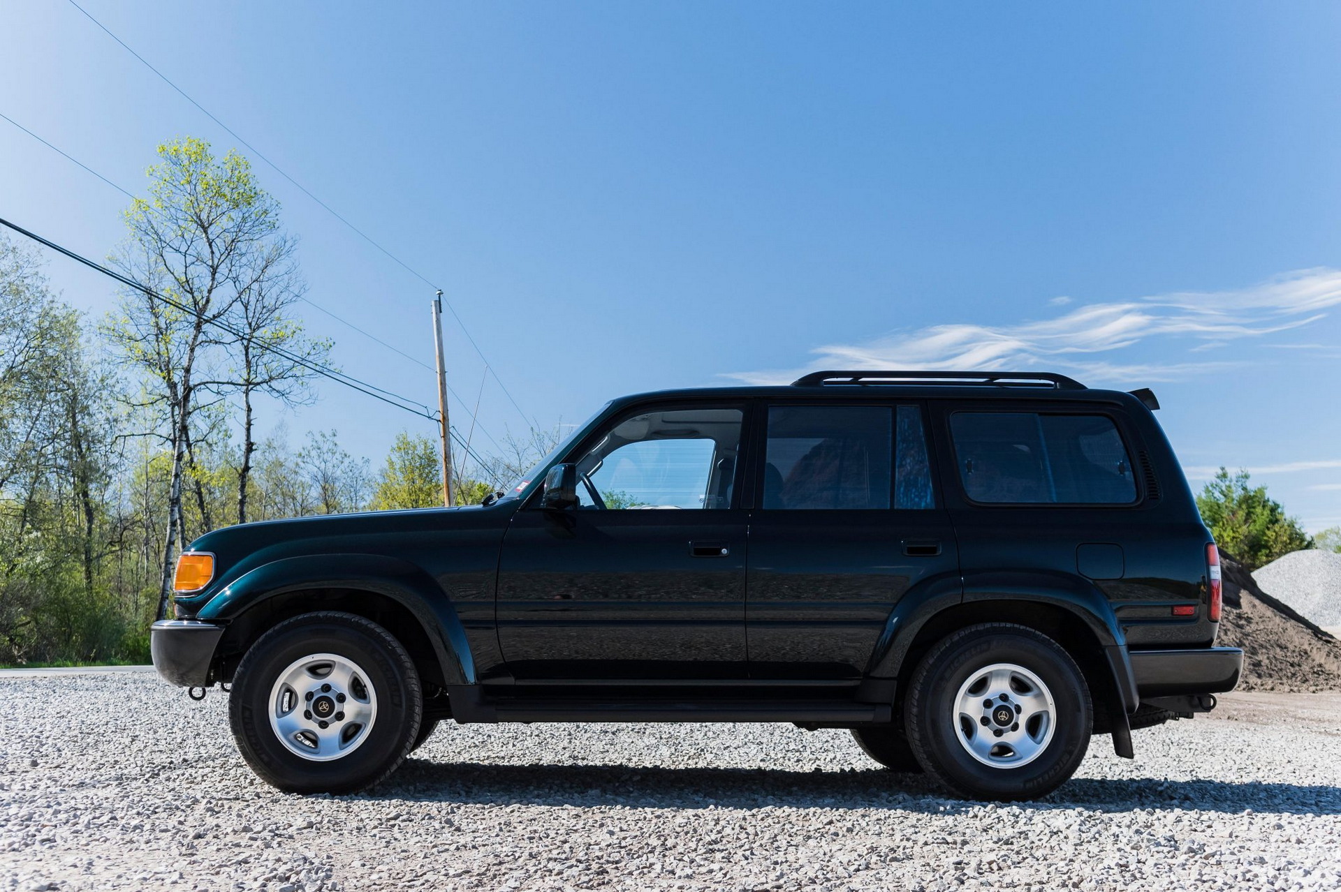 A 1k-Mile 1994 Toyota Land Cruiser Just Sold For A Whopping $136,000