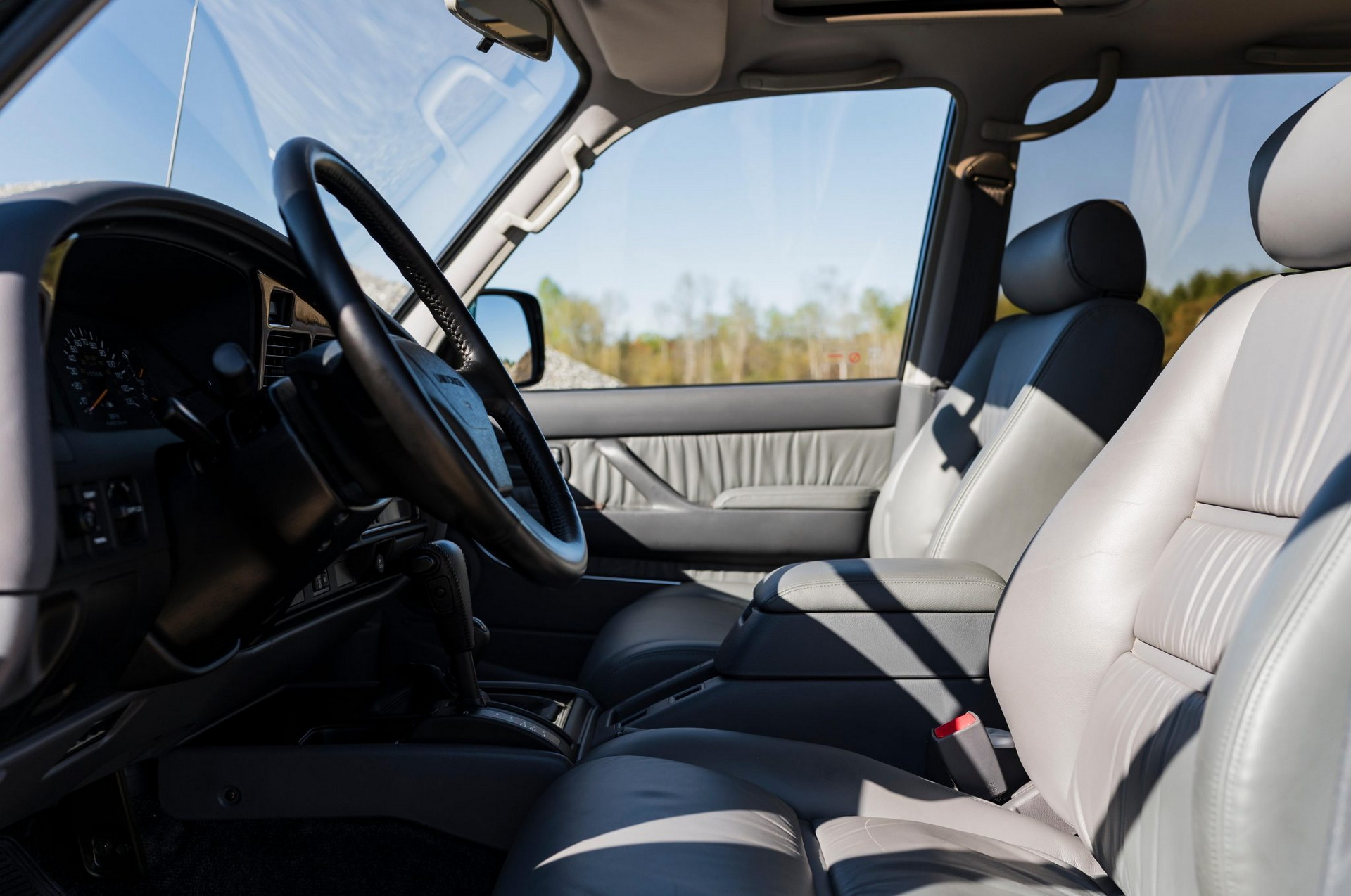 A 1k-Mile 1994 Toyota Land Cruiser Just Sold For A Whopping $136,000