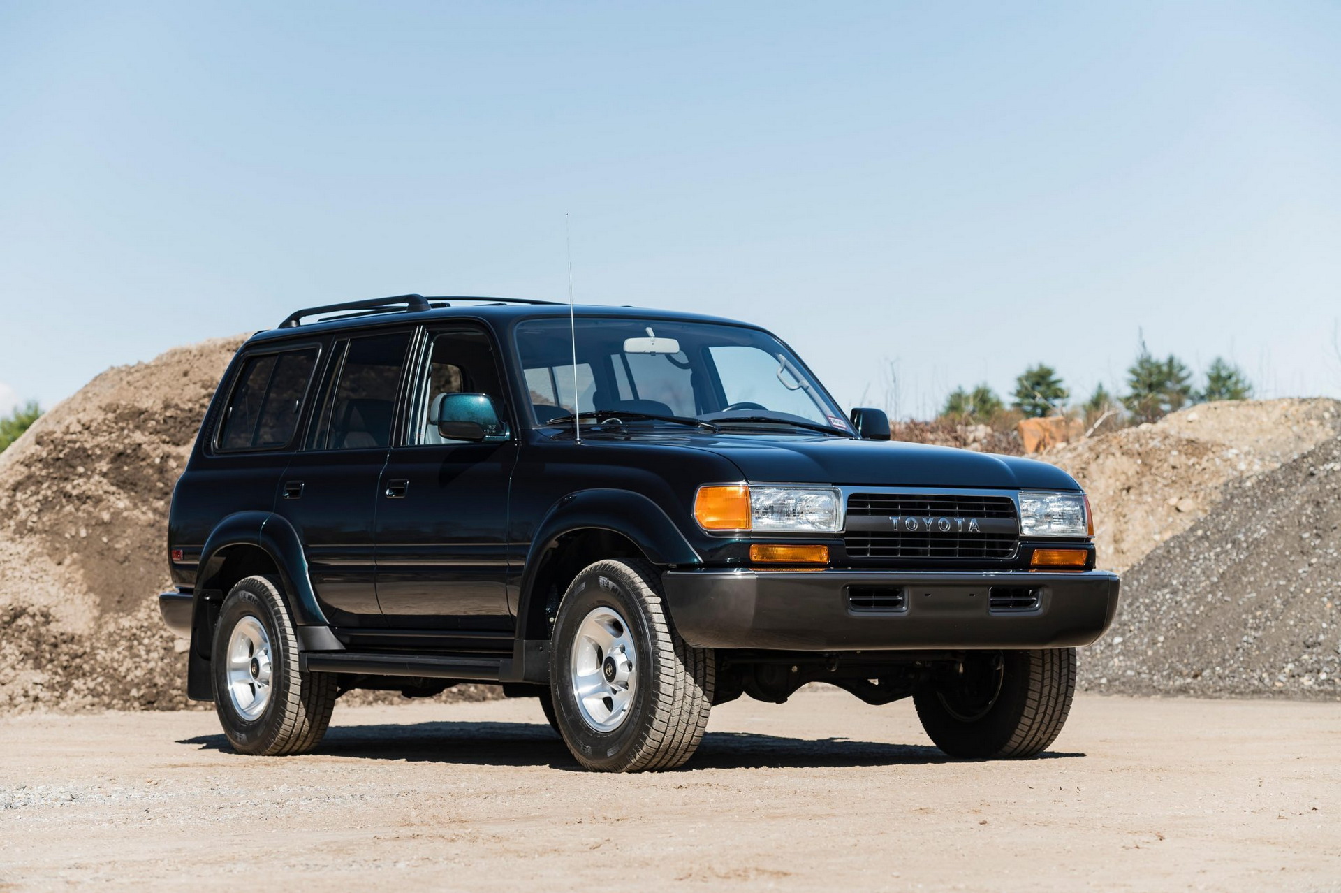 A 1k-Mile 1994 Toyota Land Cruiser Just Sold For A Whopping $136,000