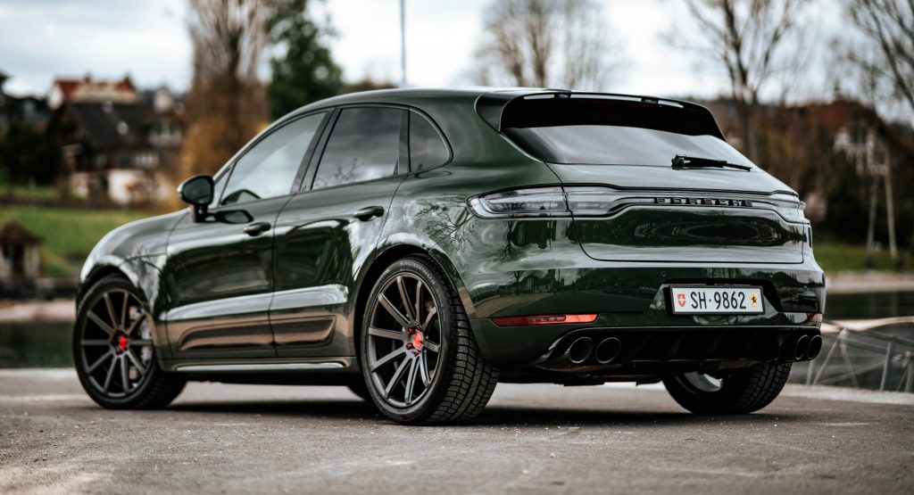  Dark Green Porsche Macan Turbo Lowers Its Off-Road Expectations With 21-in Rims