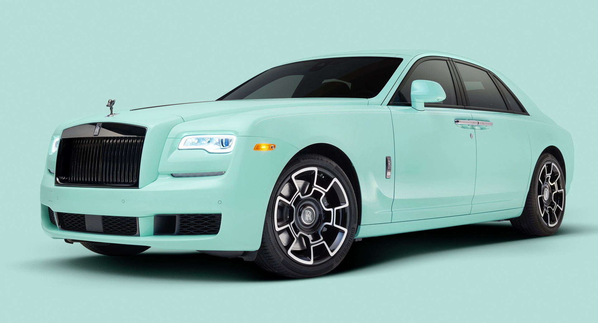 Floyd Mayweather Spends $1 Million On 10 Cars For Himself And His Buddies Ahead Of Logan Paul Fight