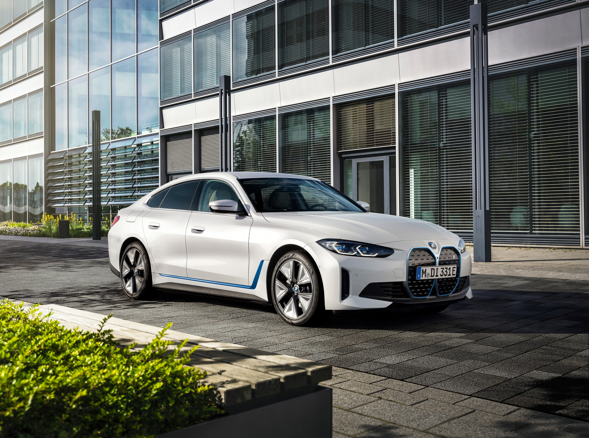 BMW Prices New Electric i4 Sedan From A$99,900 To A$124,900 In Australia