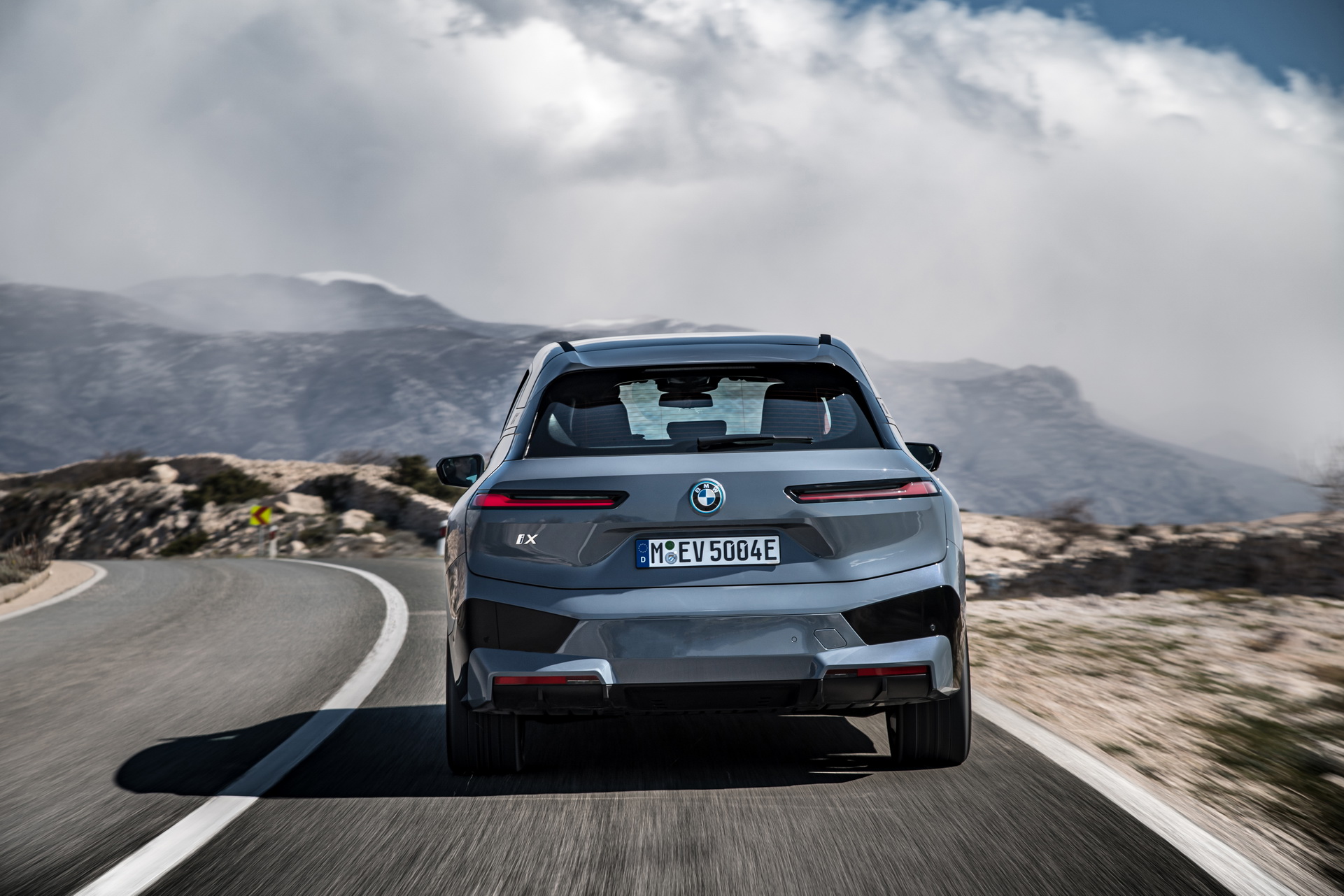 BMW’s 2022 iX xDrive50 Is A Big Electric SUV That’ll Cost You At Least $83,200