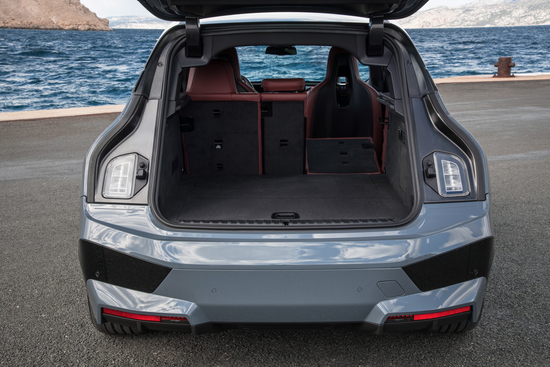 BMW’s 2022 iX xDrive50 Is A Big Electric SUV That’ll Cost You At Least $83,200