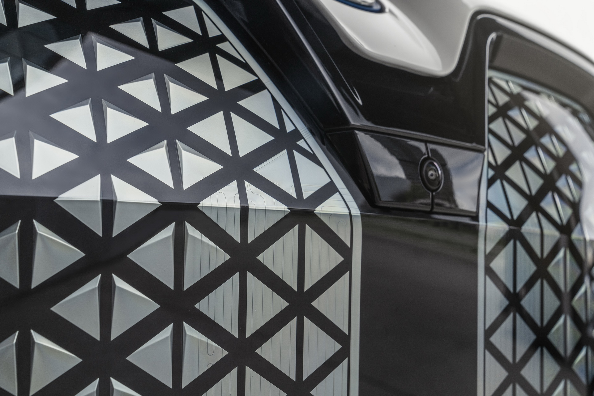 BMW’s 2022 iX xDrive50 Is A Big Electric SUV That’ll Cost You At Least $83,200