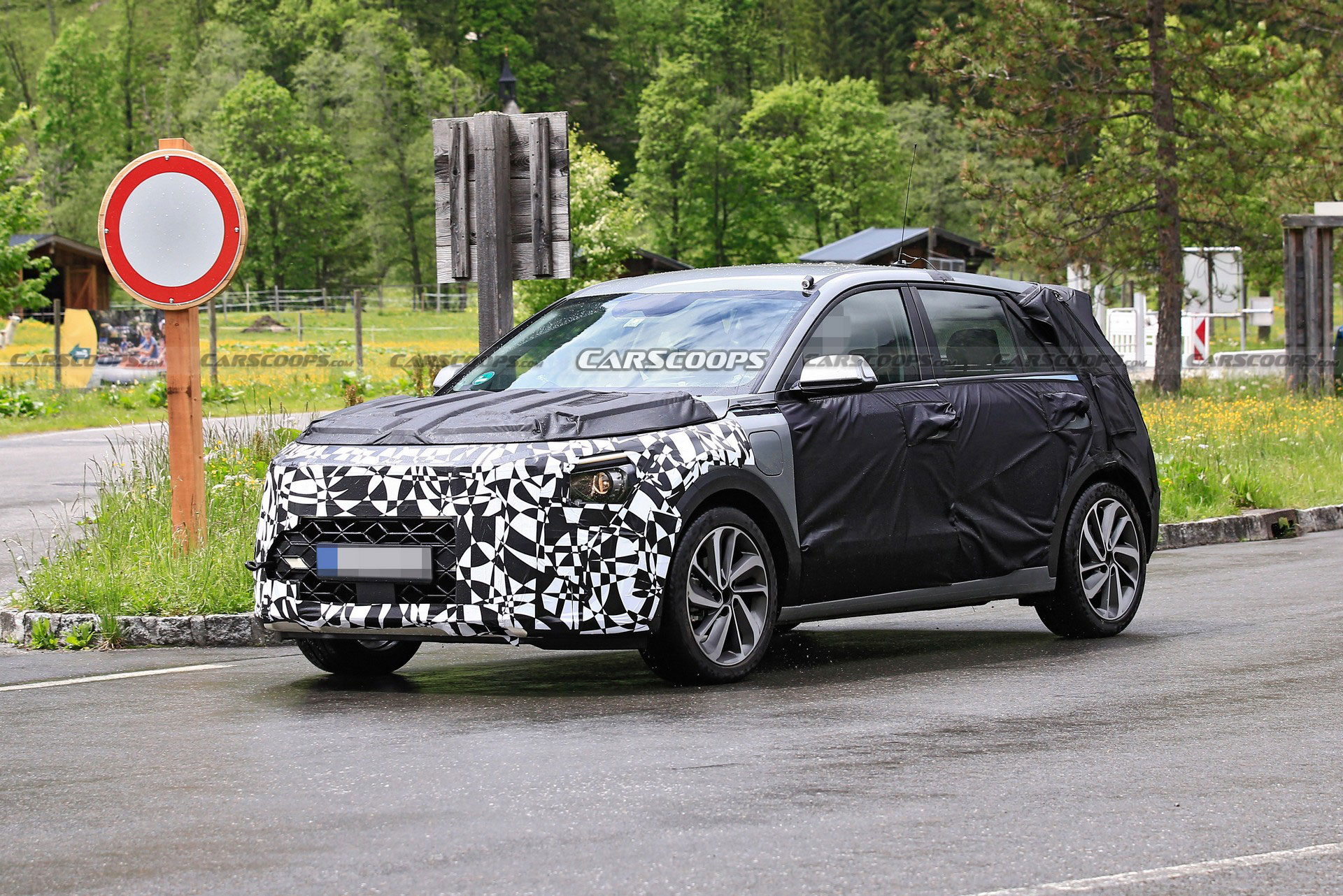 Next-Gen Kia Niro Strips Down, Shows Off New Details