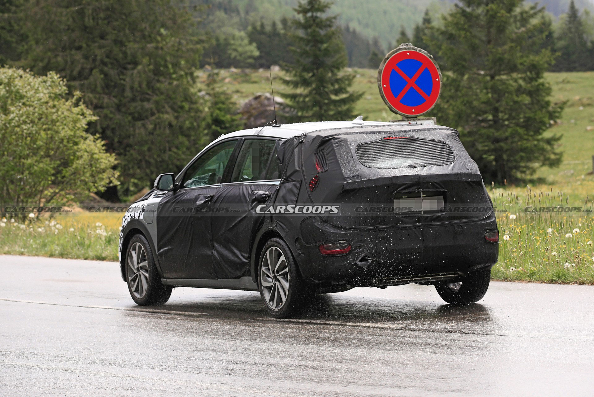 Next-Gen Kia Niro Strips Down, Shows Off New Details