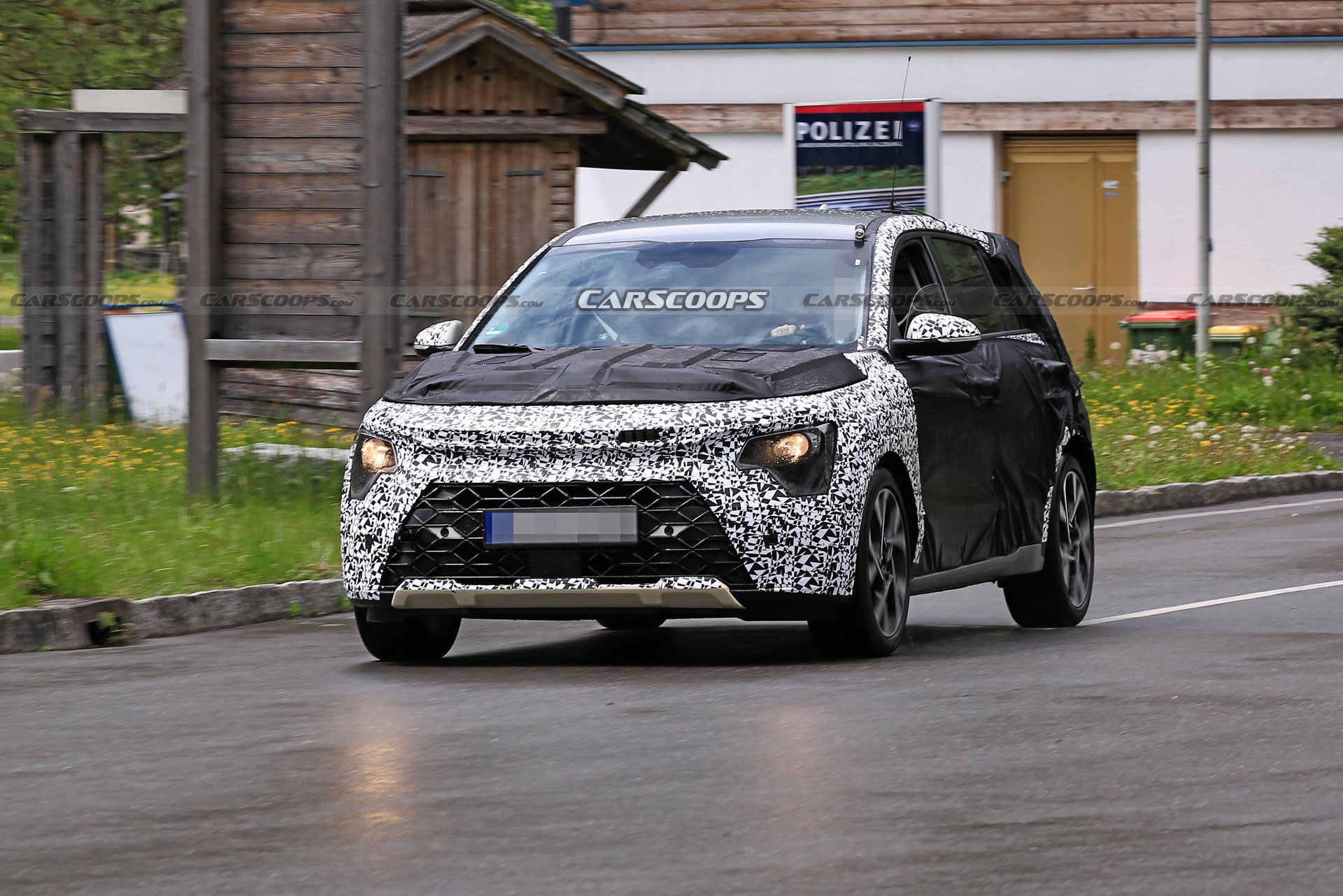 Next-Gen Kia Niro Strips Down, Shows Off New Details