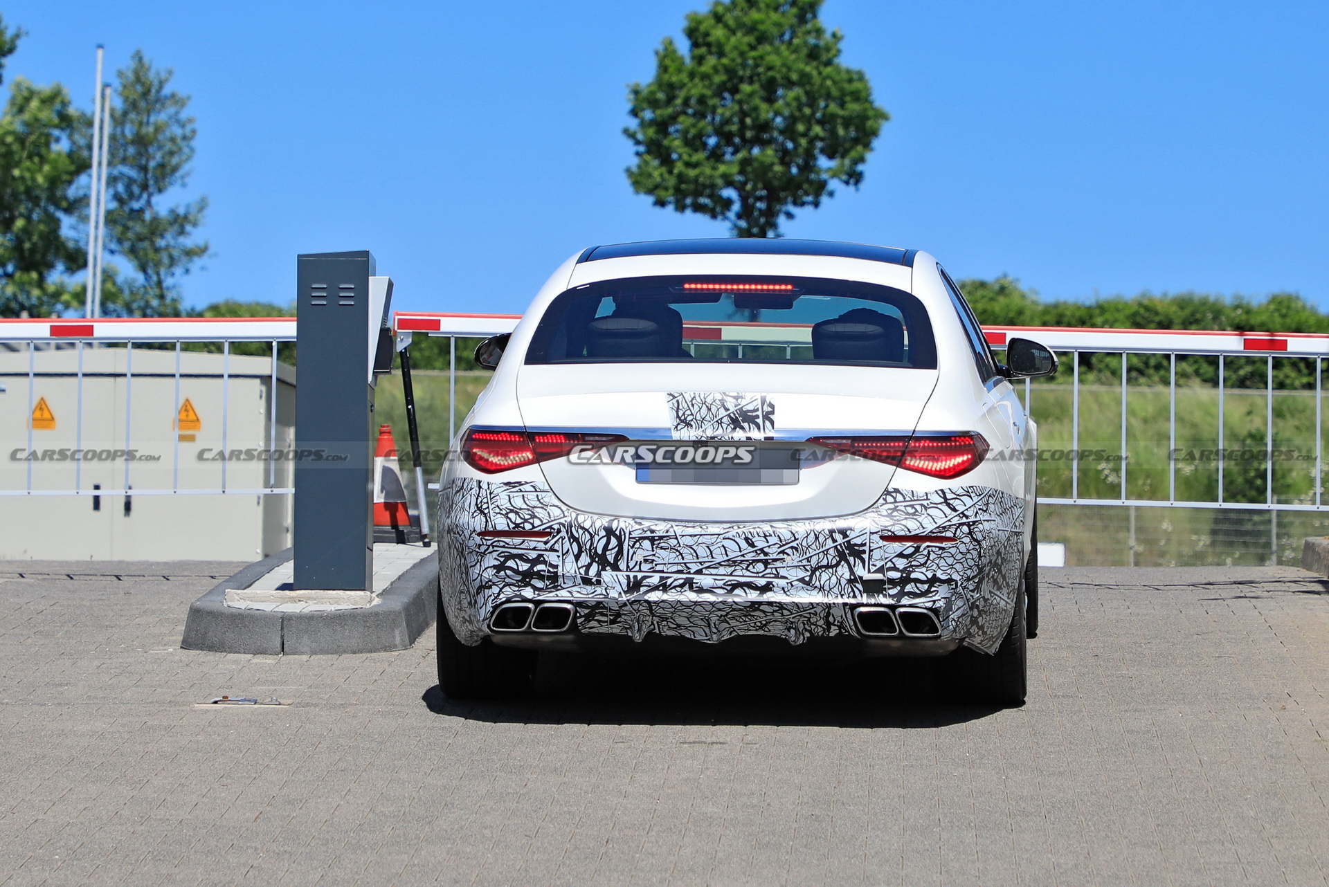 2022 Mercedes-AMG S63e Looks Mean As Hell In Latest Spy Shots