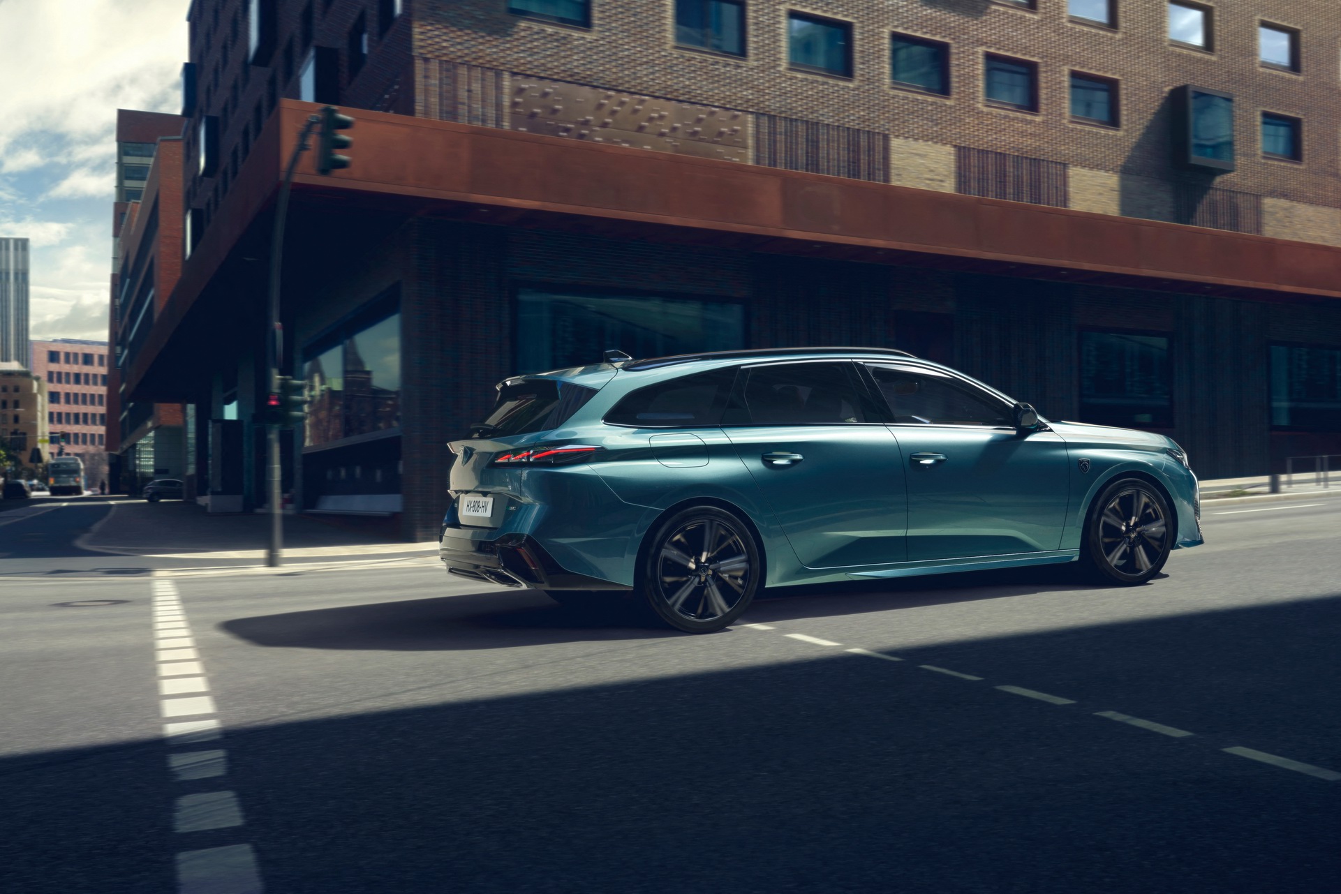 New Peugeot 308 SW Is A Sexy And Practical Alternative to Compact SUVs