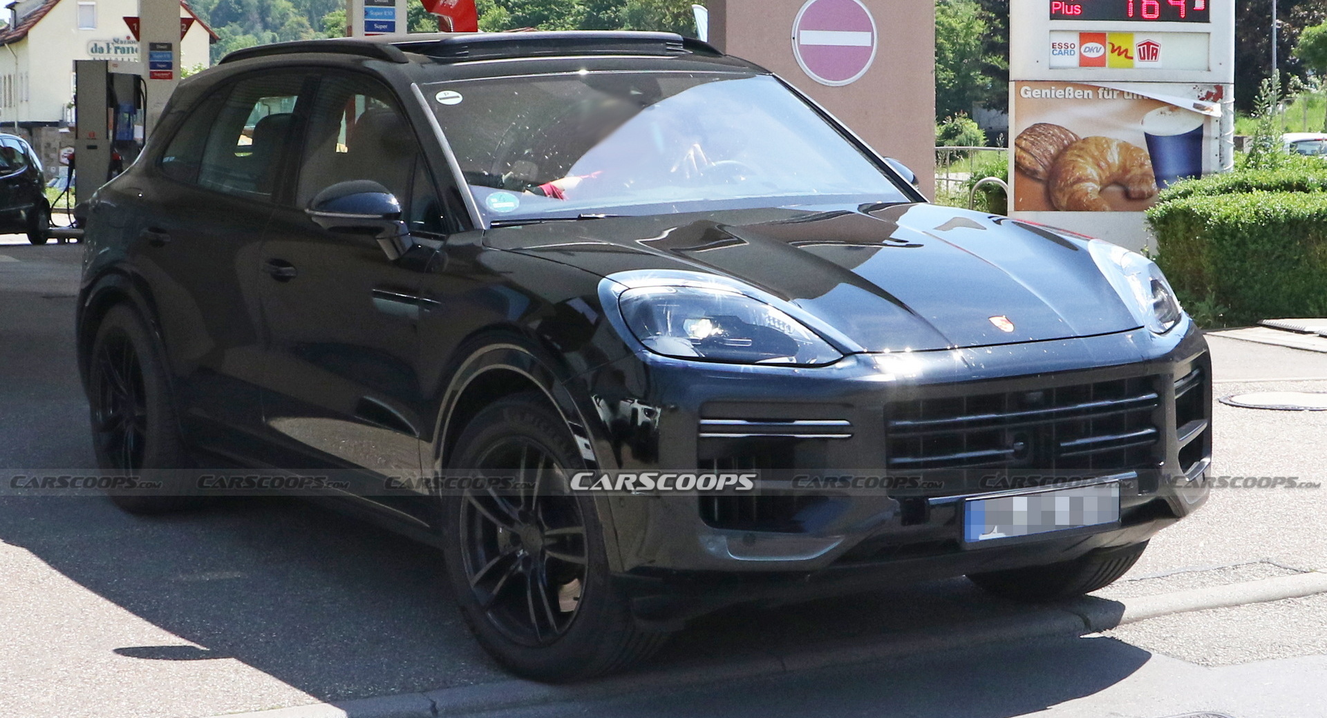 2022 Porsche Cayenne Facelift Shows Off New Infotainment With Bigger Display