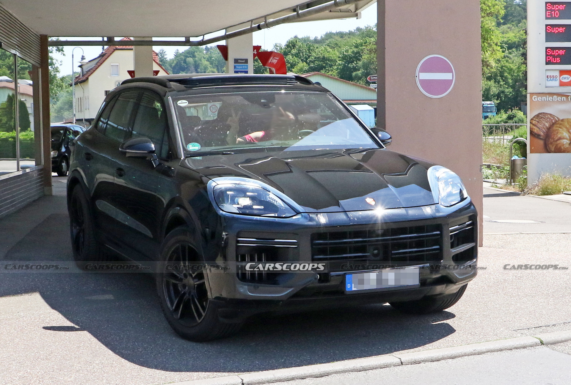 2022 Porsche Cayenne Facelift Shows Off New Infotainment With Bigger Display