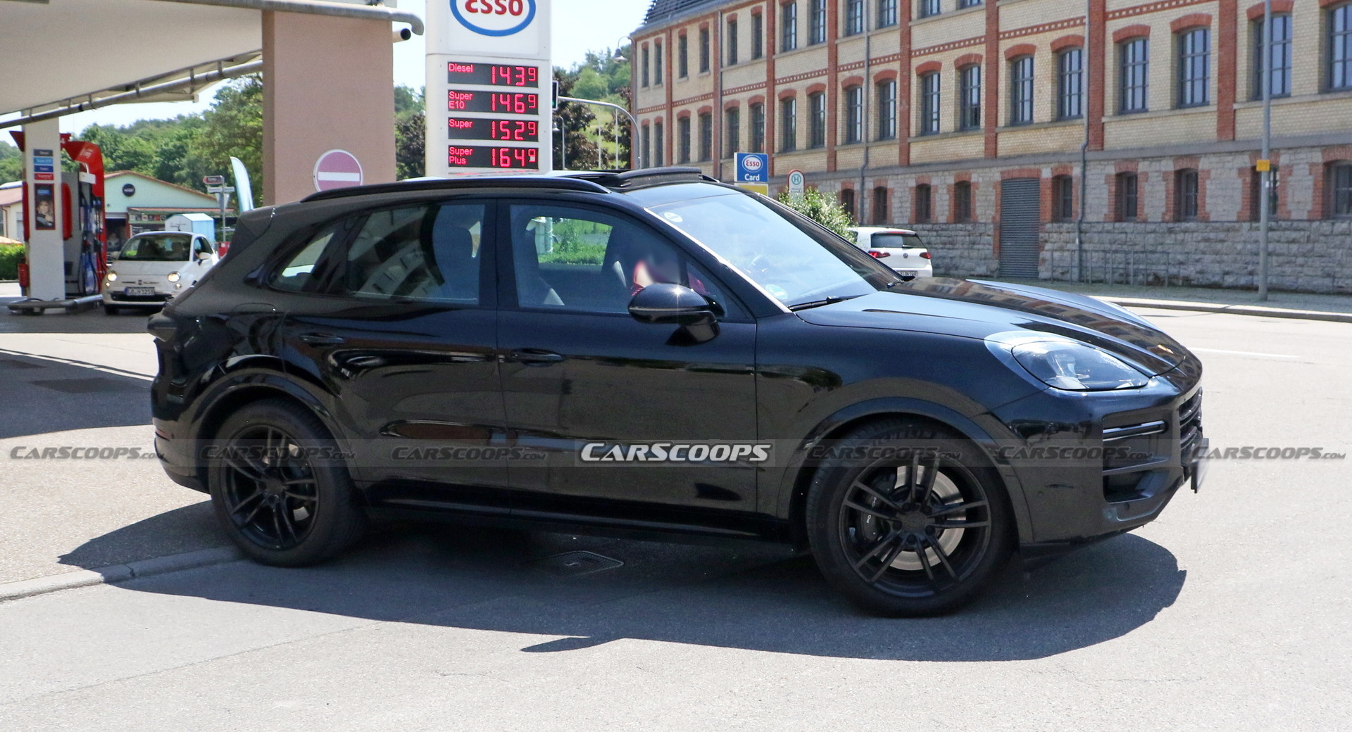2022 Porsche Cayenne Facelift Shows Off New Infotainment With Bigger Display