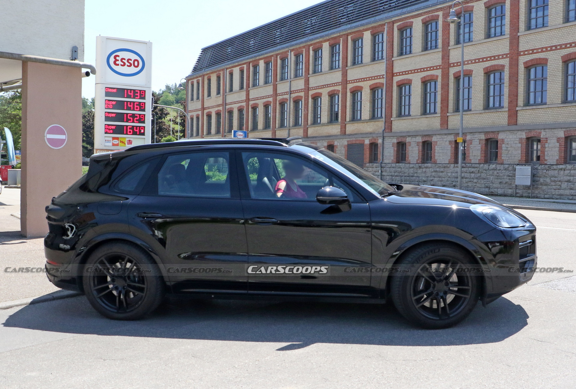 2022 Porsche Cayenne Facelift Shows Off New Infotainment With Bigger Display