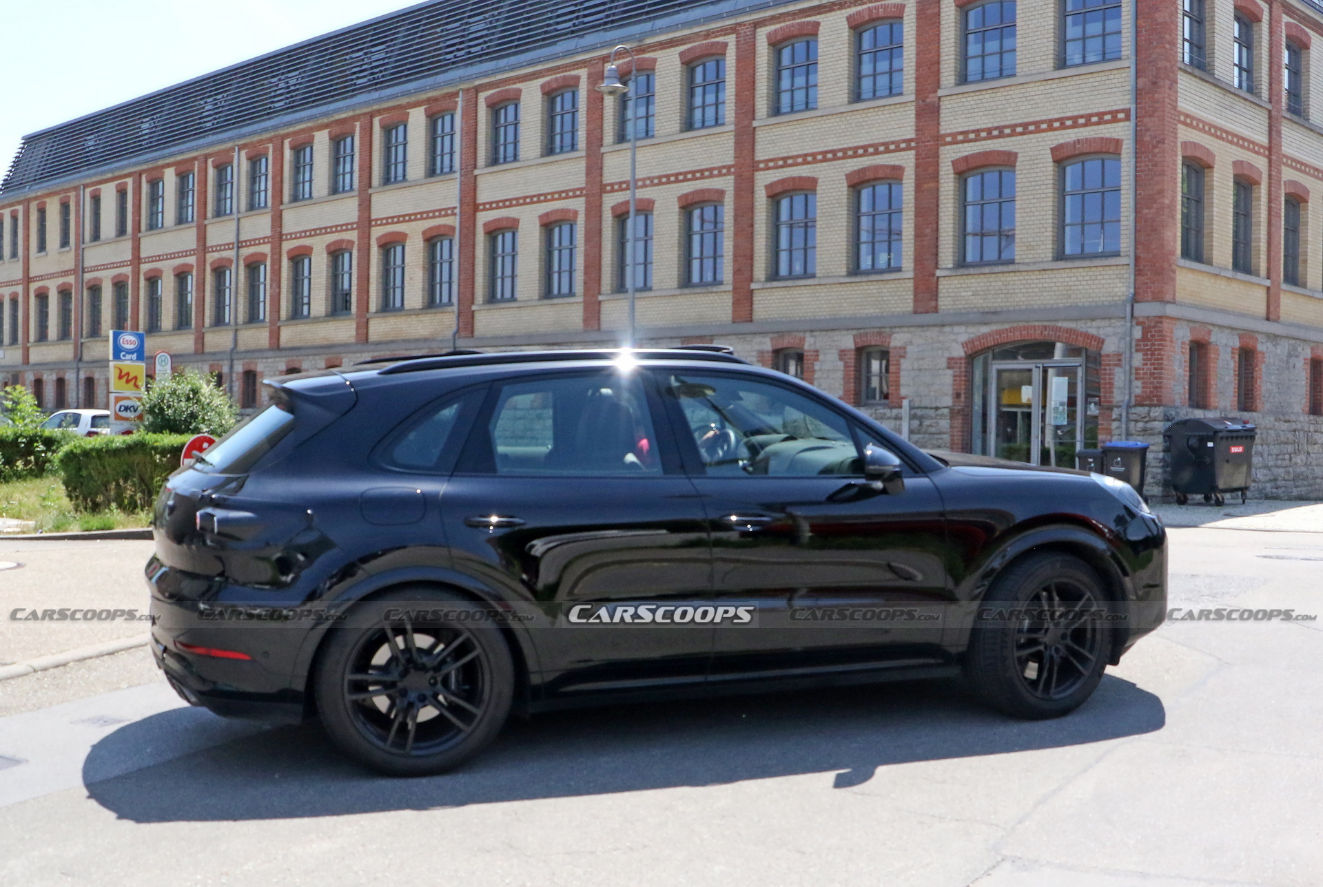 2022 Porsche Cayenne Facelift Shows Off New Infotainment With Bigger Display
