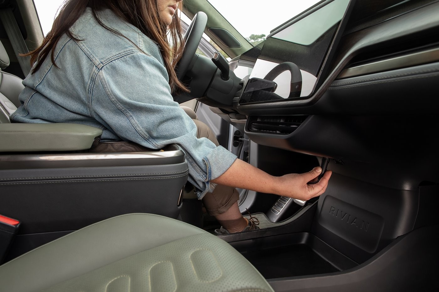 Rivian Showcases The R1T’s Interior, Features Everything From A Removable Speaker To A 16-Inch Infotainment System