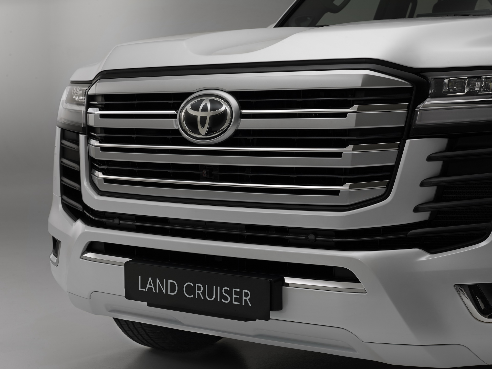 2022 Toyota Land Cruiser Loses Weight, Gains Twin-Turbo V6 And New GR Sport Variant