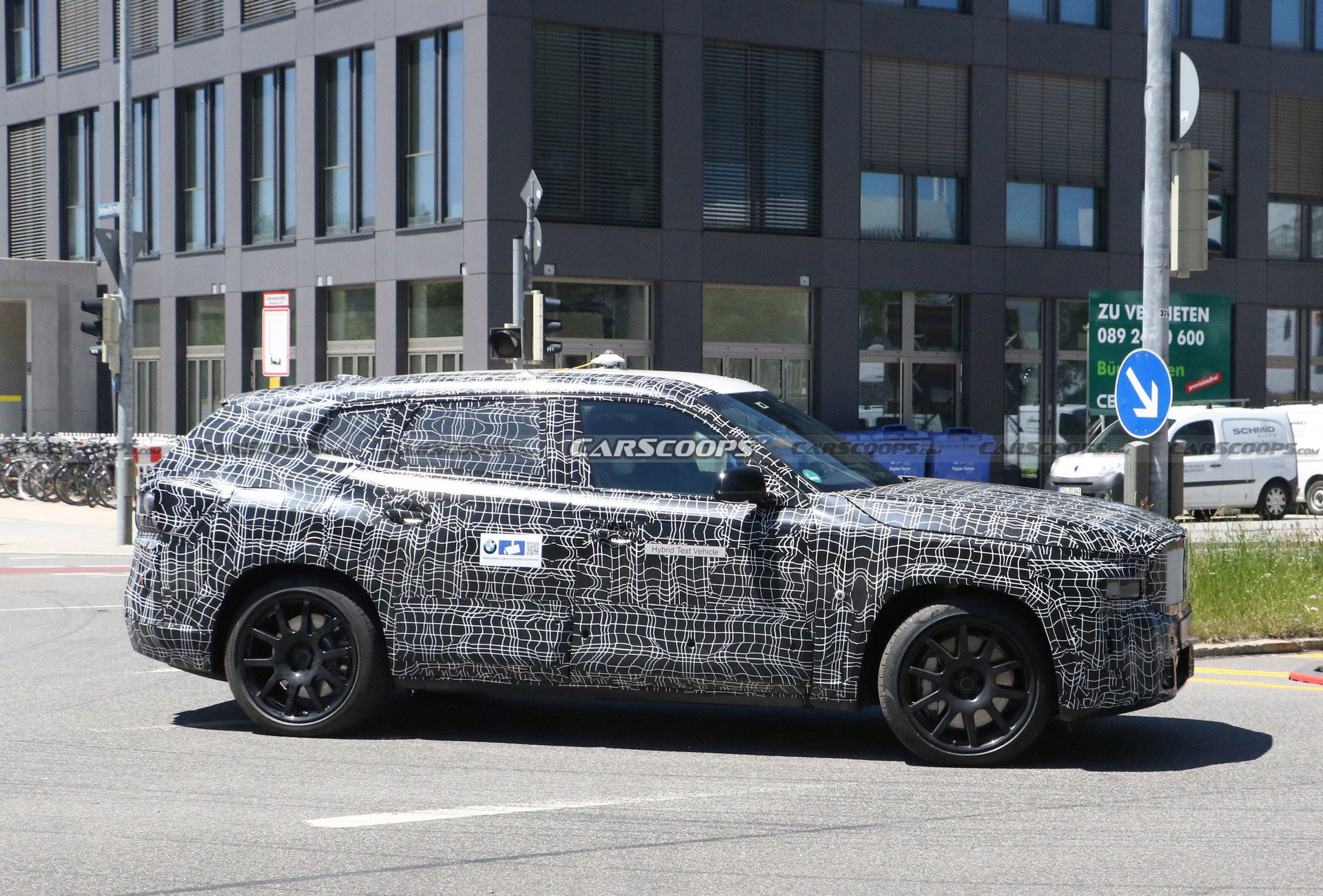 Check Out The 2023 BMW X8 Super-Sized Coupe-SUV’s Stacked Exhaust Pipes