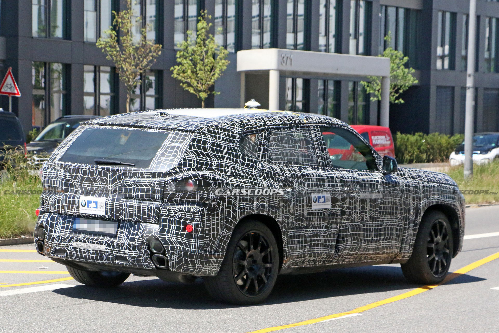 Check Out The 2023 BMW X8 Super-Sized Coupe-SUV’s Stacked Exhaust Pipes