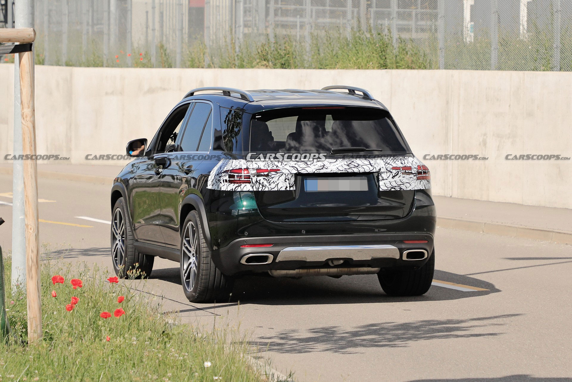 2023 Mercedes GLE Spied For The First Time, Will Be Getting A Minor Facelift