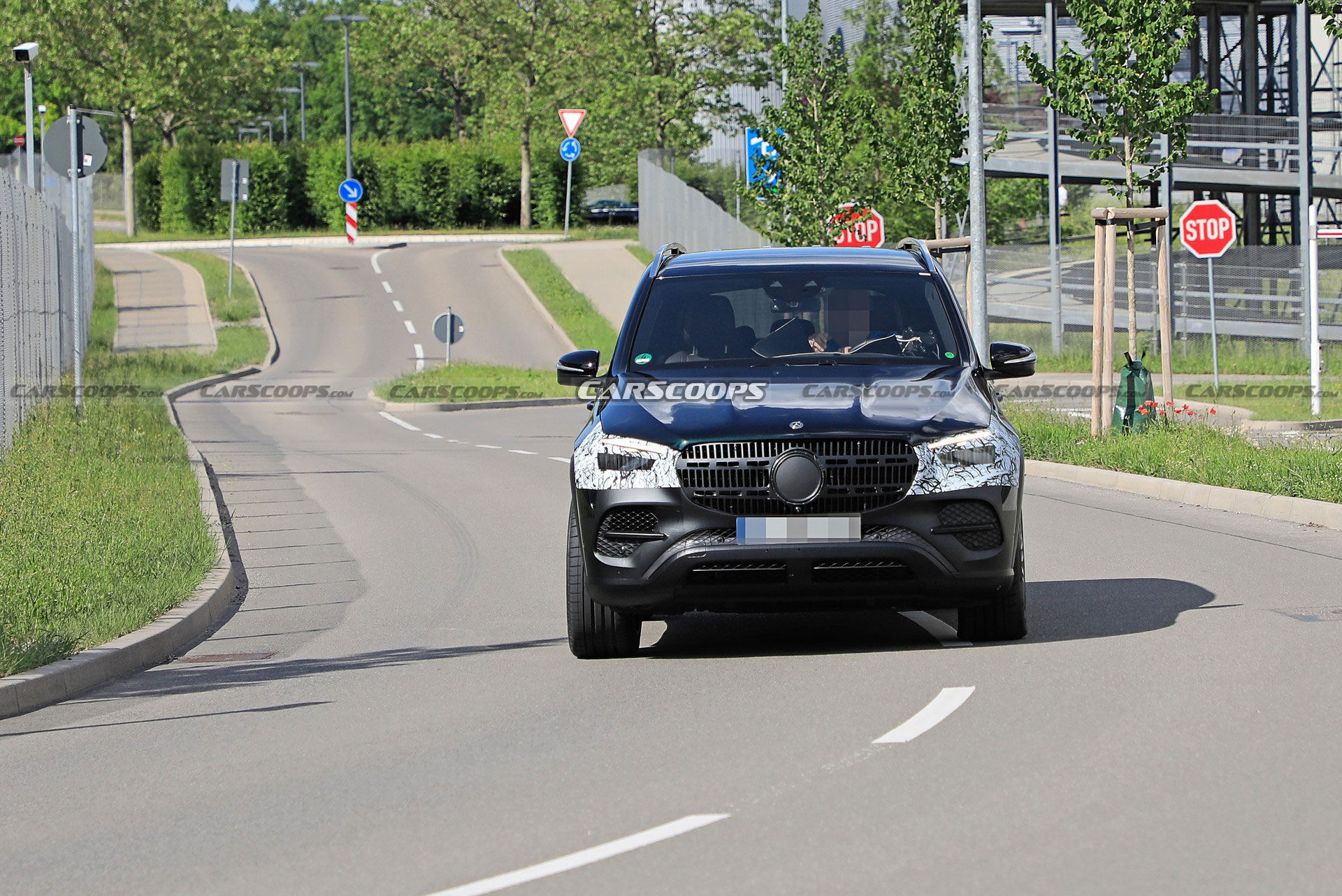 2023 Mercedes GLE Spied For The First Time, Will Be Getting A Minor Facelift