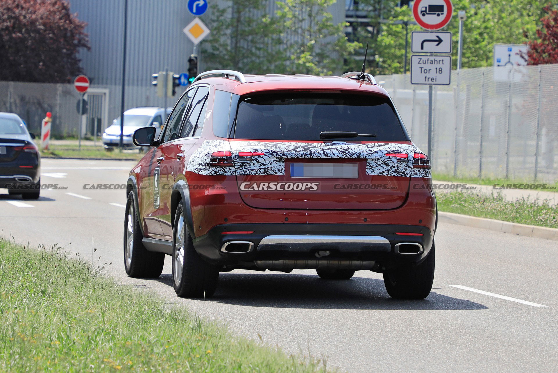 2023 Mercedes GLE Spied For The First Time, Will Be Getting A Minor Facelift