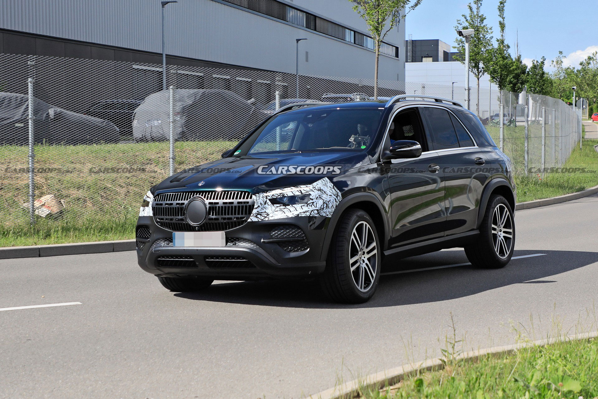 2023 Mercedes GLE Spied For The First Time, Will Be Getting A Minor Facelift